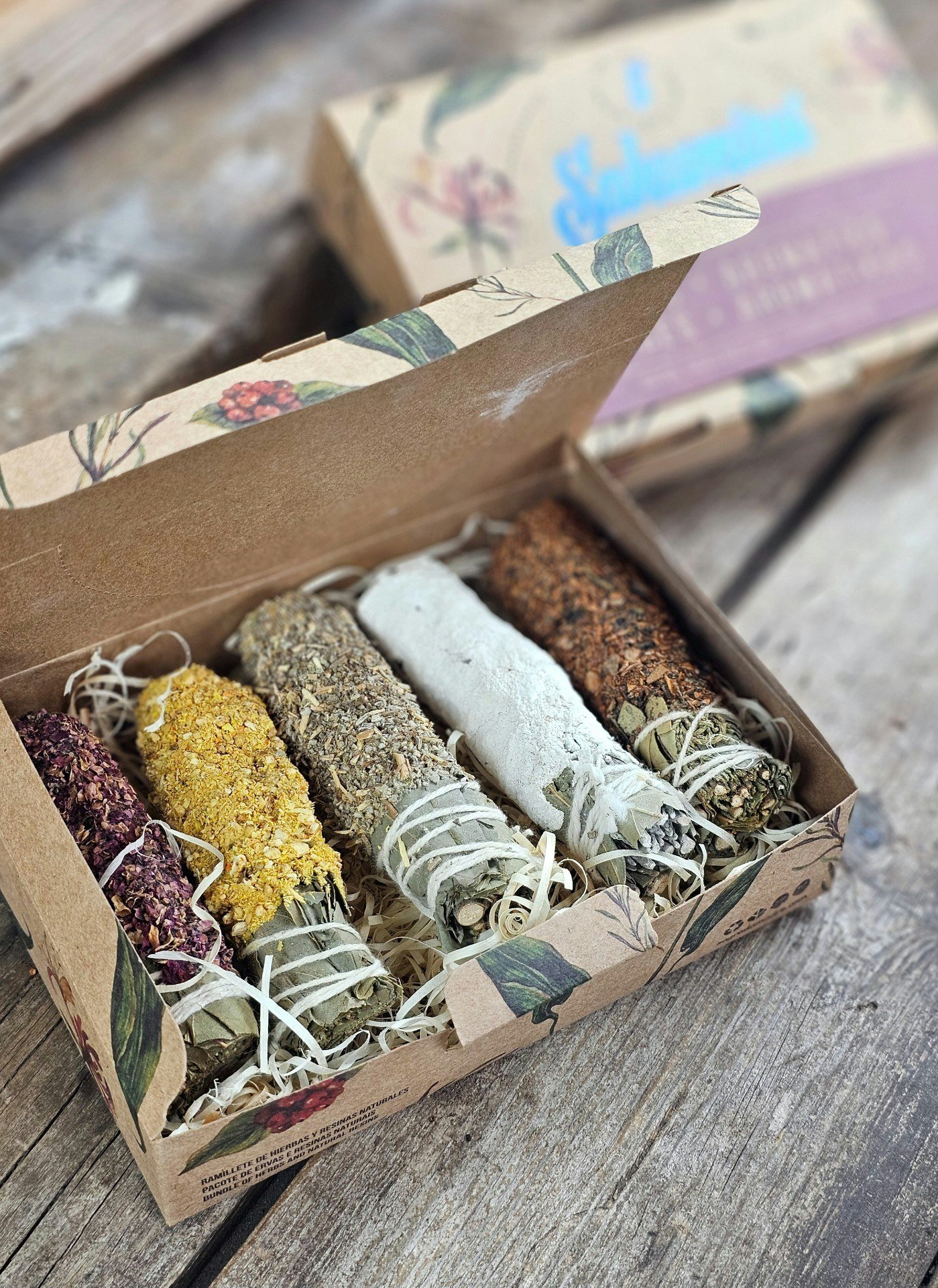 Sagrada Madre Sahumitos - Smudge Box x 5 Flowers & Aromatics