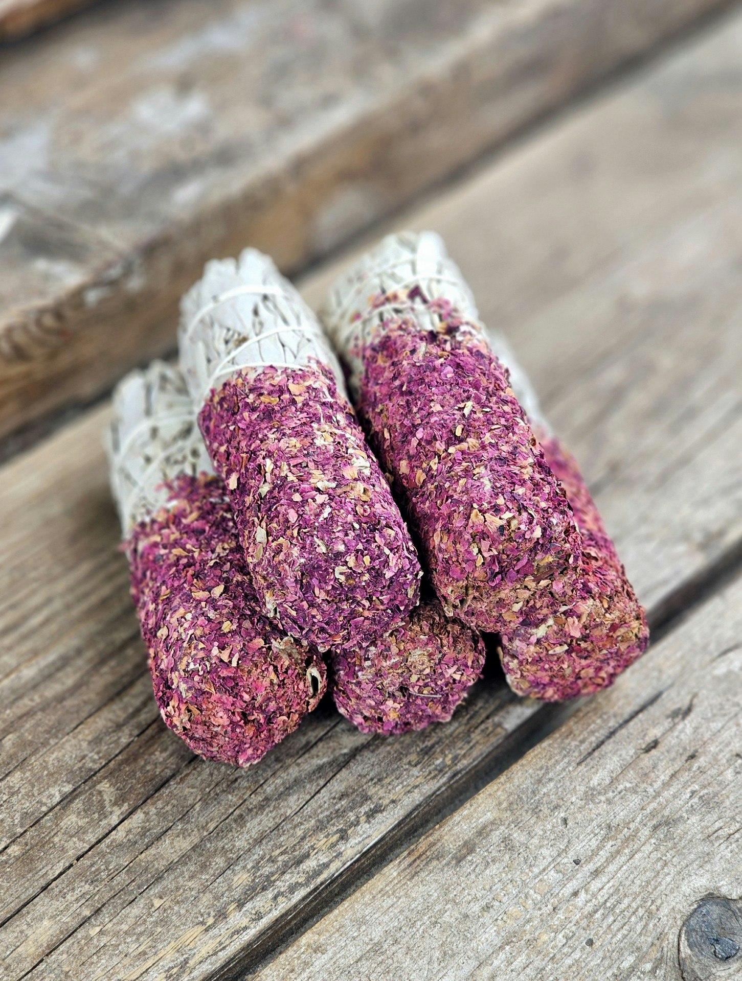 Vit Salvia med Rosor, smudge bunt