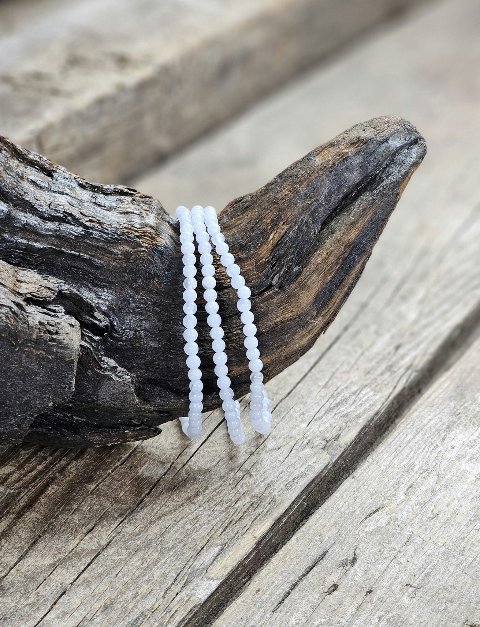 Blå Kalcedon, armband 4mm runda pärlor