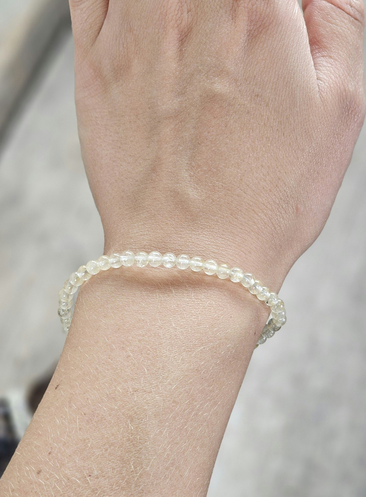Guldrutilkvarts, armband 4mm runda pärlor