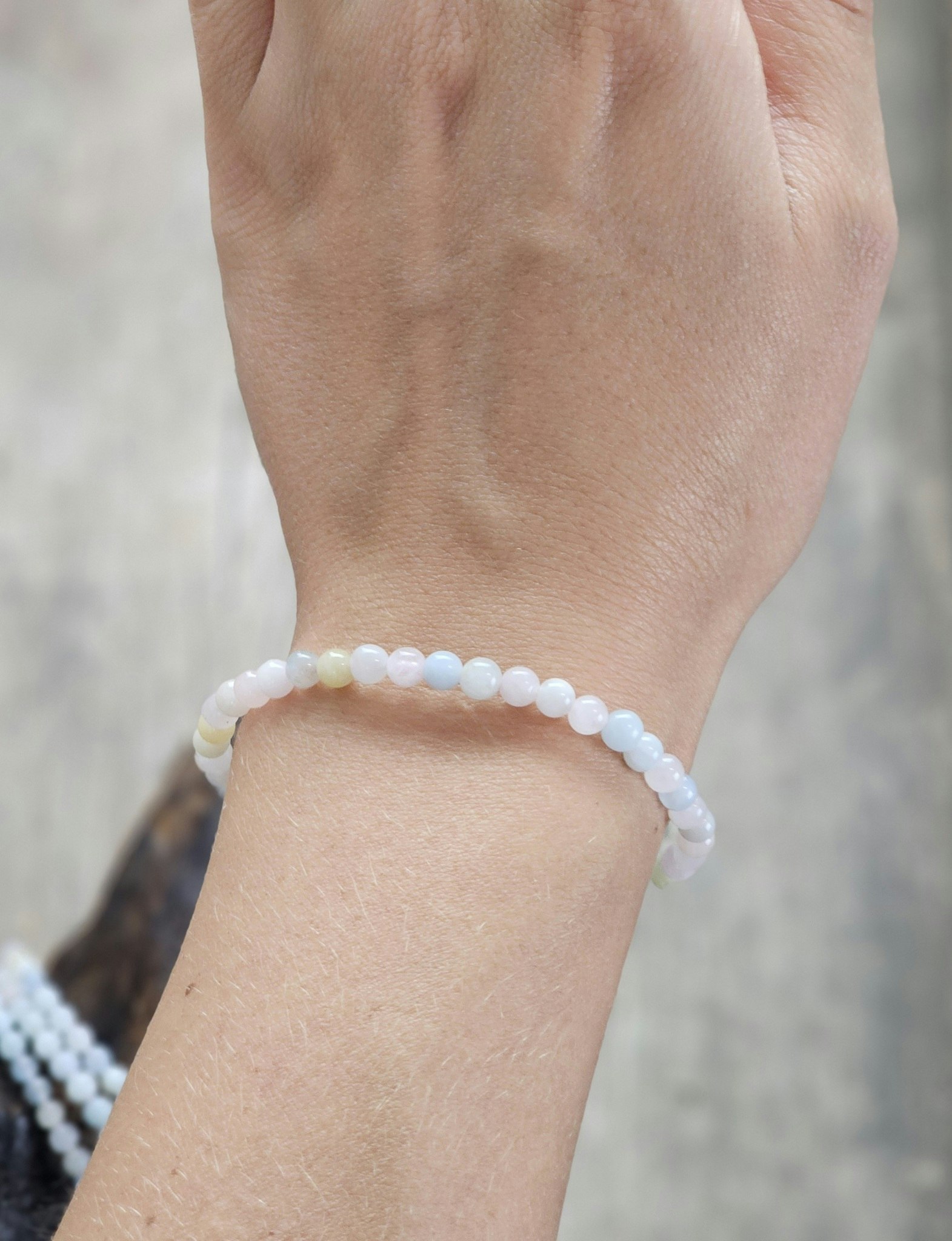 Morganit (Beryll mix), armband 4mm runda pärlor