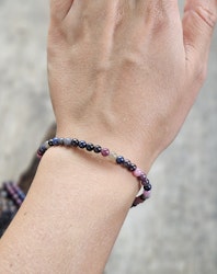 Rubin & Safir mix, armband 4mm runda pärlor