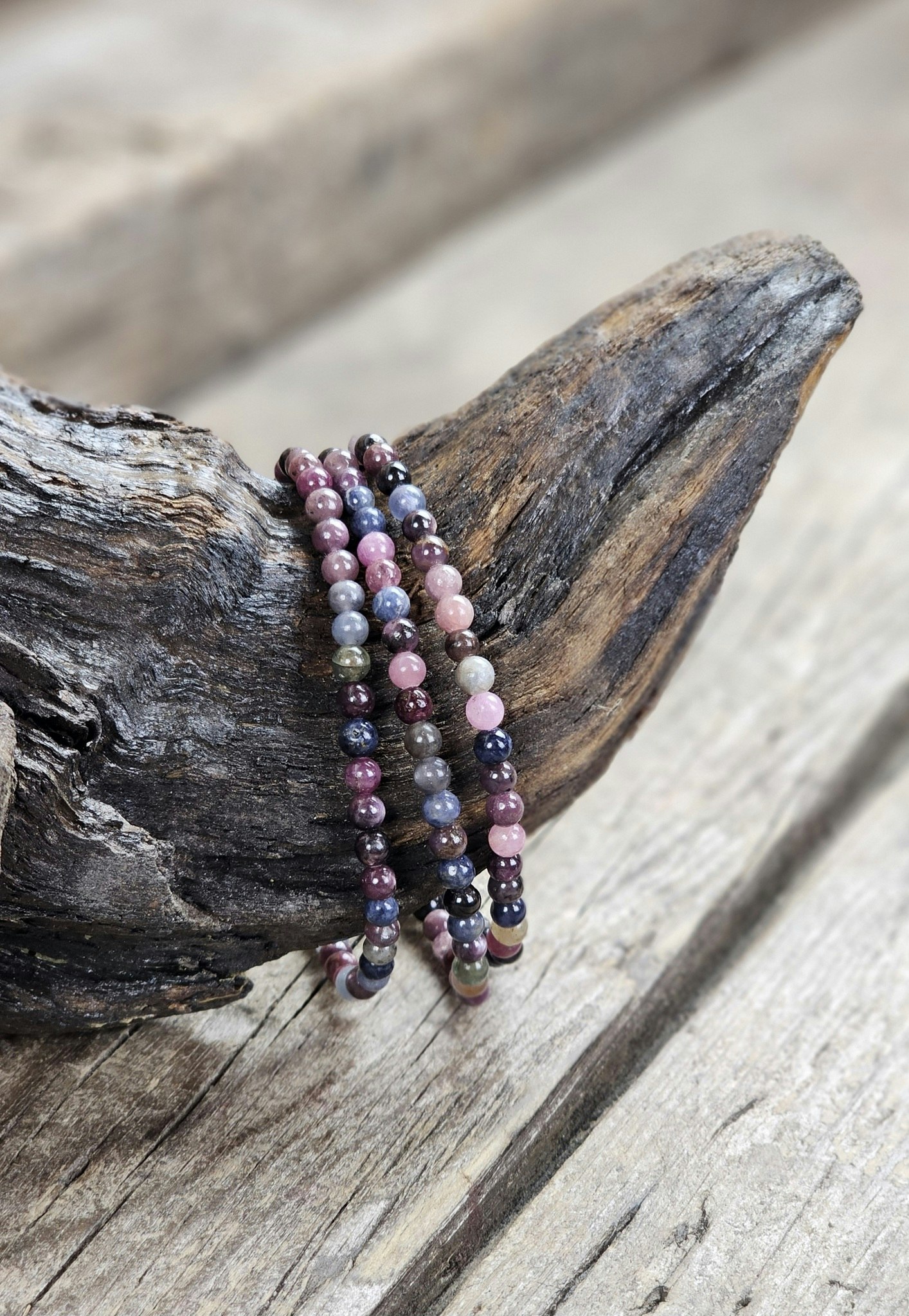 Rubin & Safir mix, armband 4mm runda pärlor