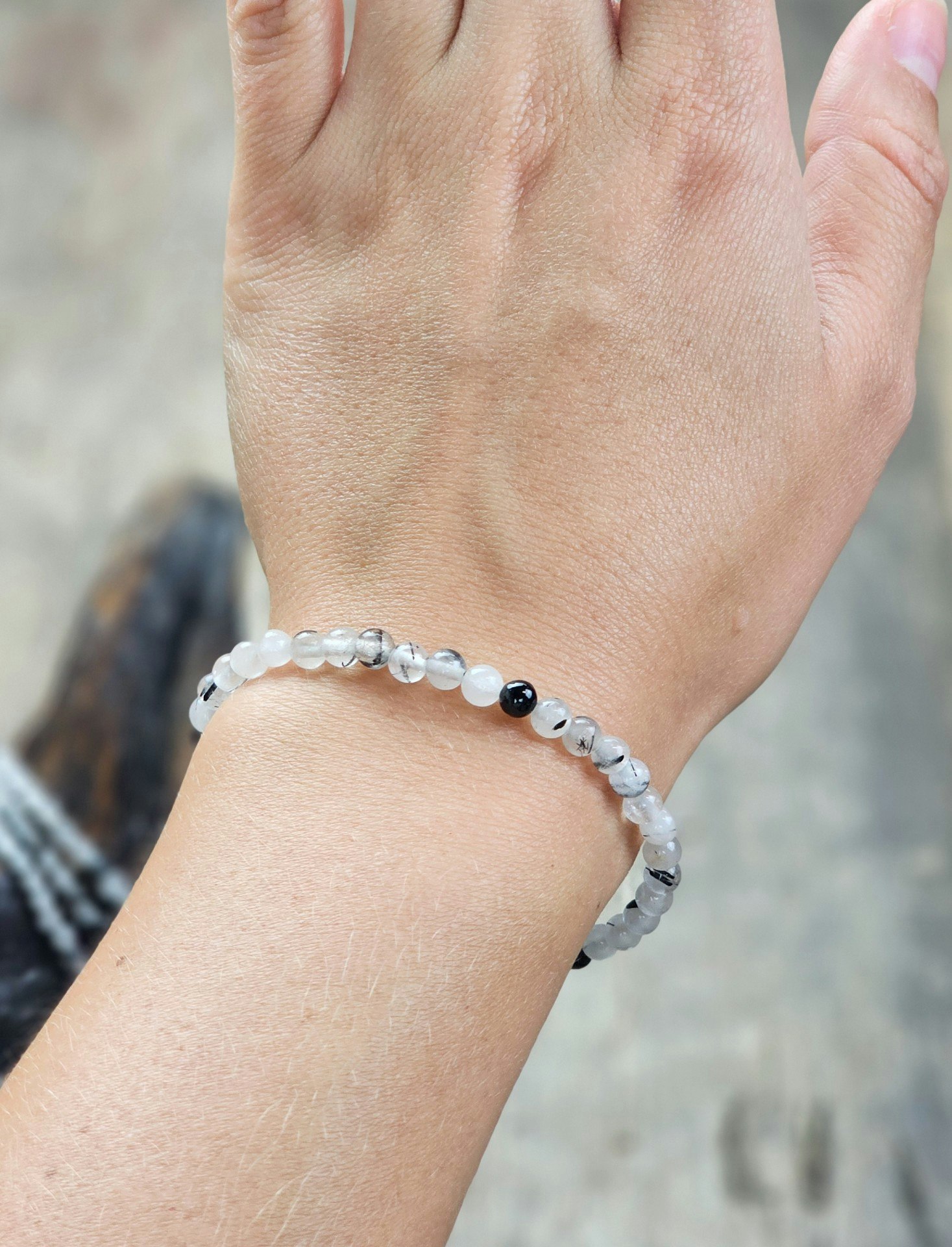 Rutilkvarts (Svart Turmalin i Kvarts), armband 4mm runda pärlor