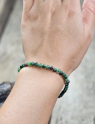 Zoisit med Rubin, armband 4mm runda pärlor