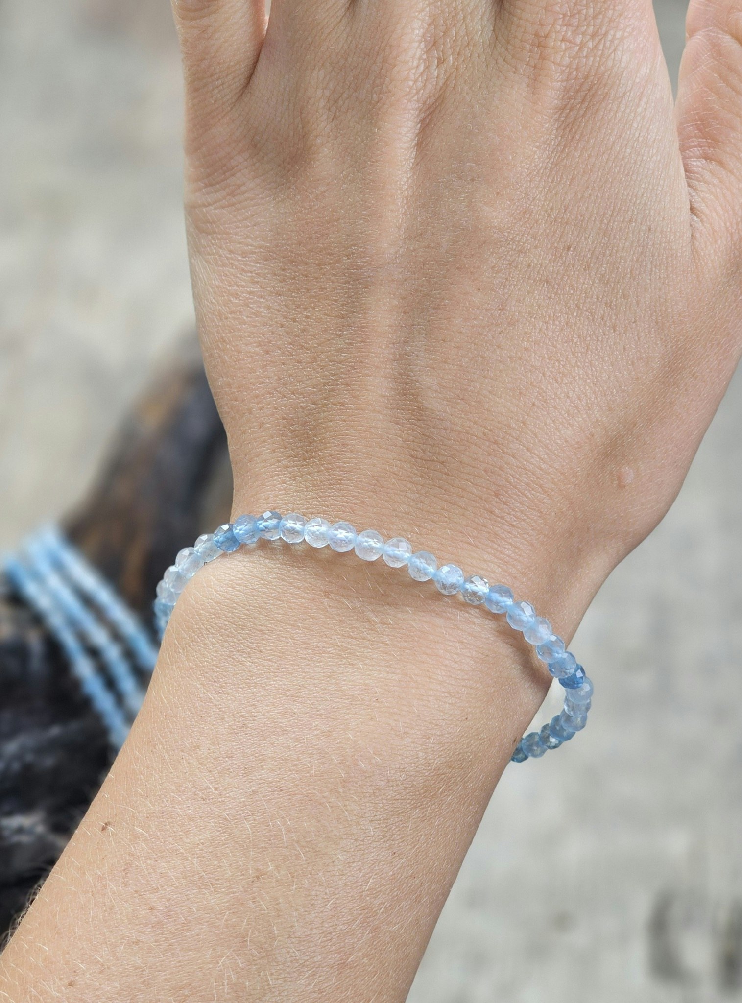 Akvamarin, armband 4mm facetterade pärlor