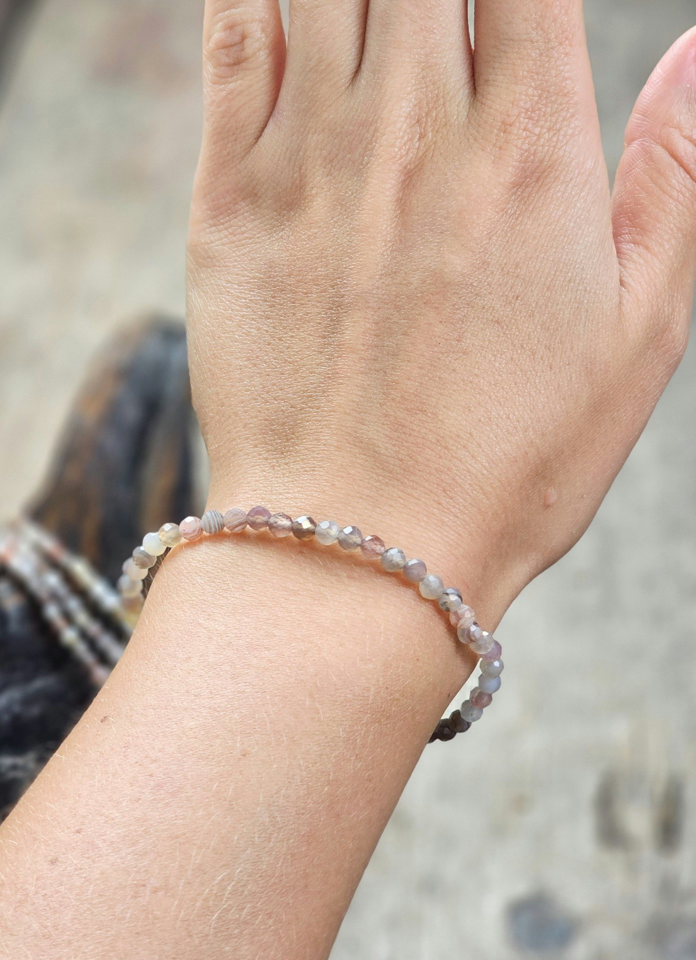 Botswanaagat, armband 4mm facetterade pärlor