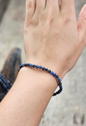 Dumortierit, armband 4mm facetterade pärlor