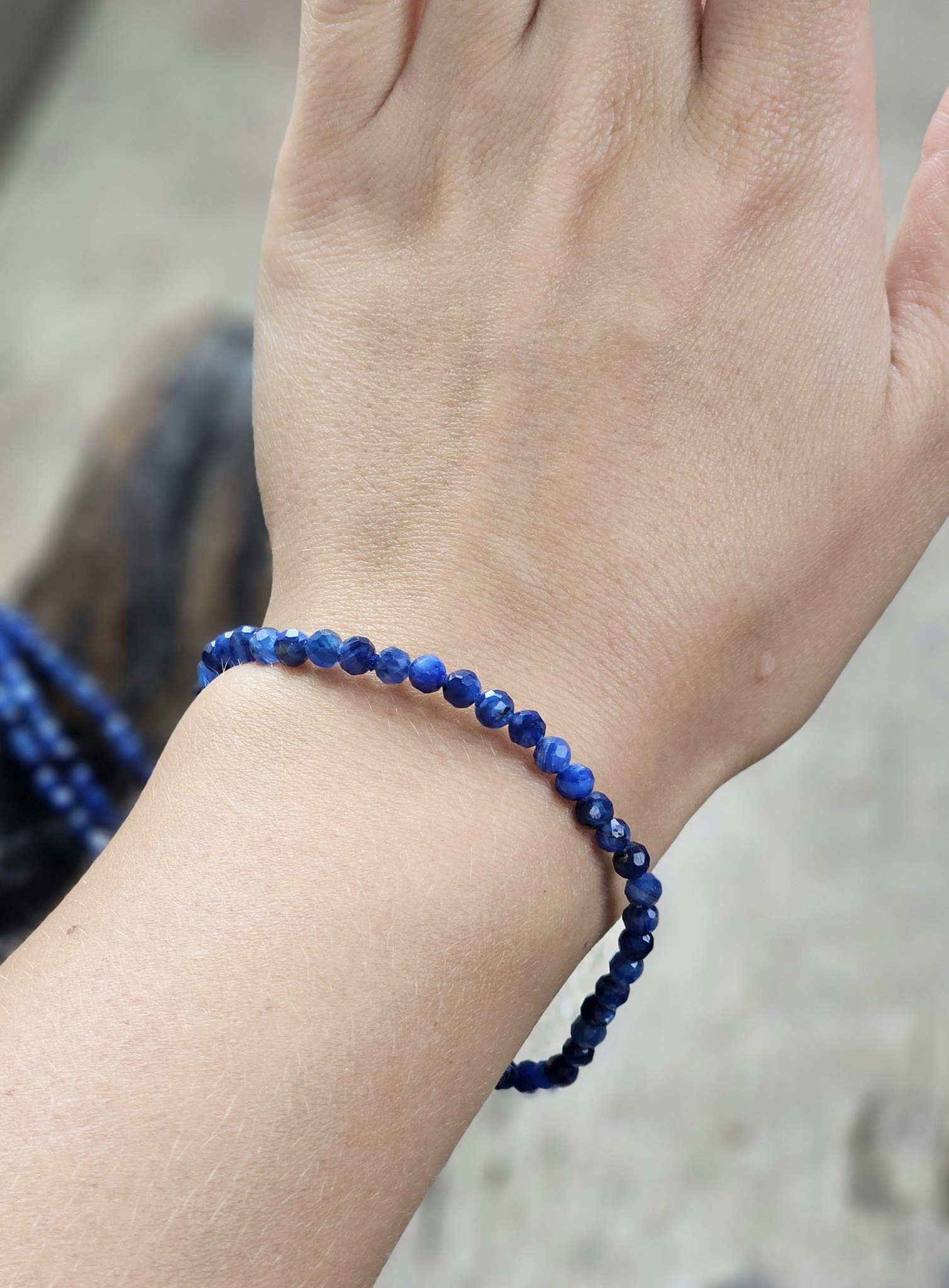 Kyanit, armband 4mm facetterade pärlor