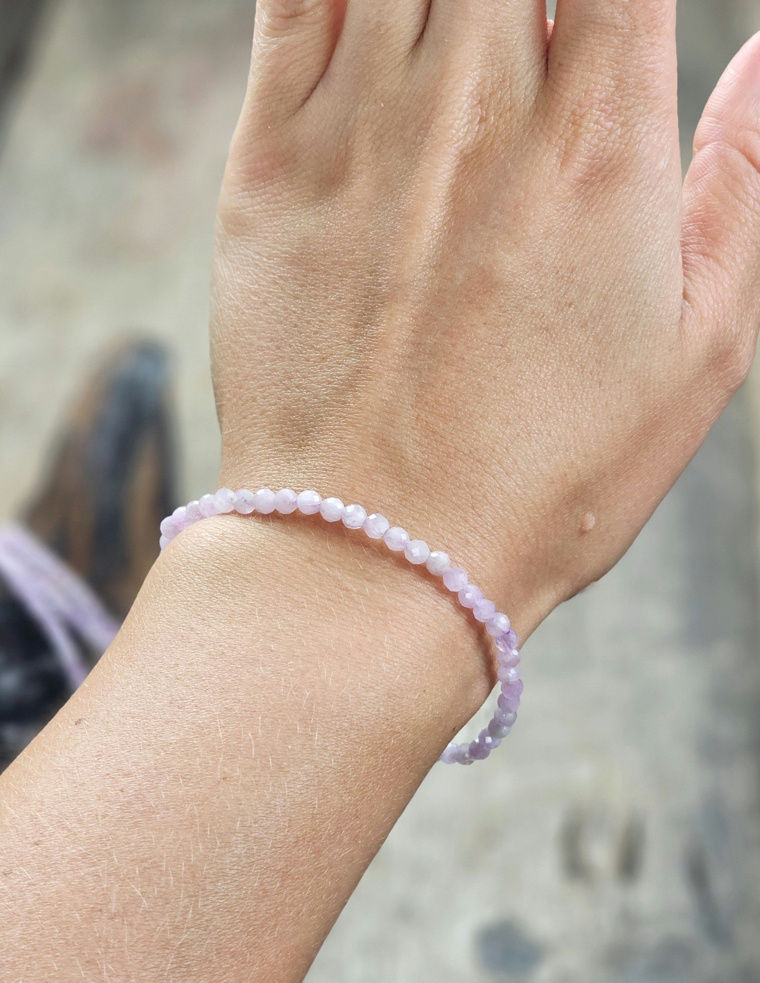 Kunzit, armband 4mm facetterade pärlor