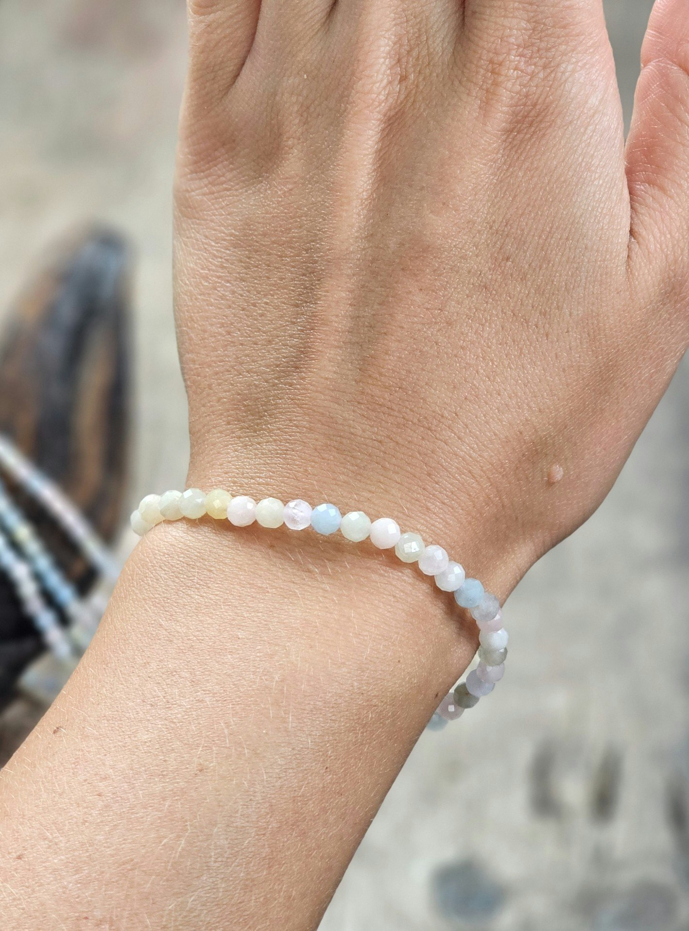 Morganit (Beryll mix), armband 4mm facetterade pärlor