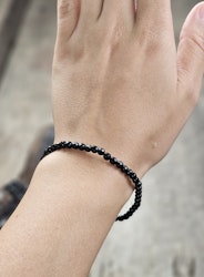 Onyx, armband 4mm facetterade pärlor