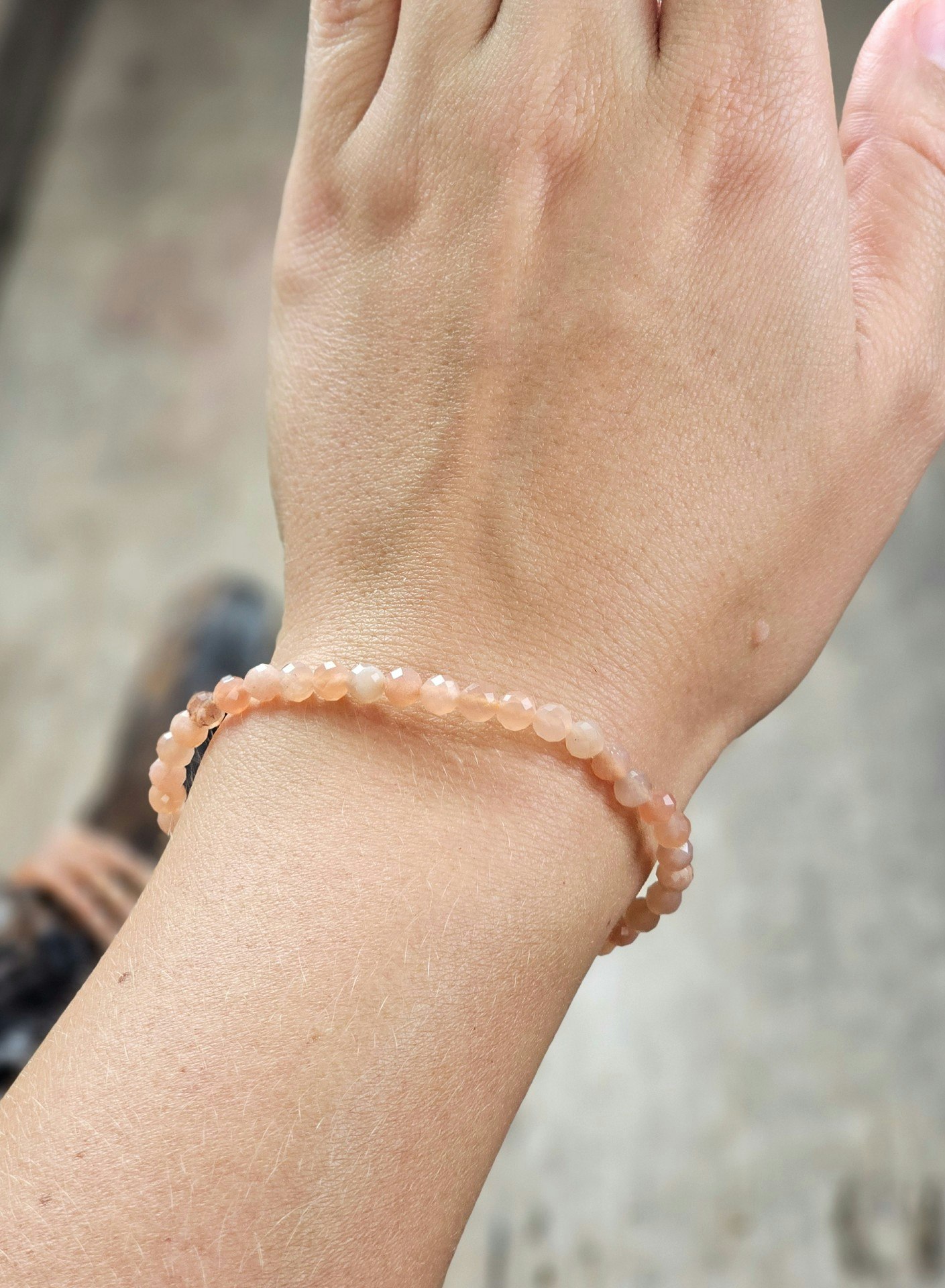 Persikomånsten, armband 4mm facetterade pärlor