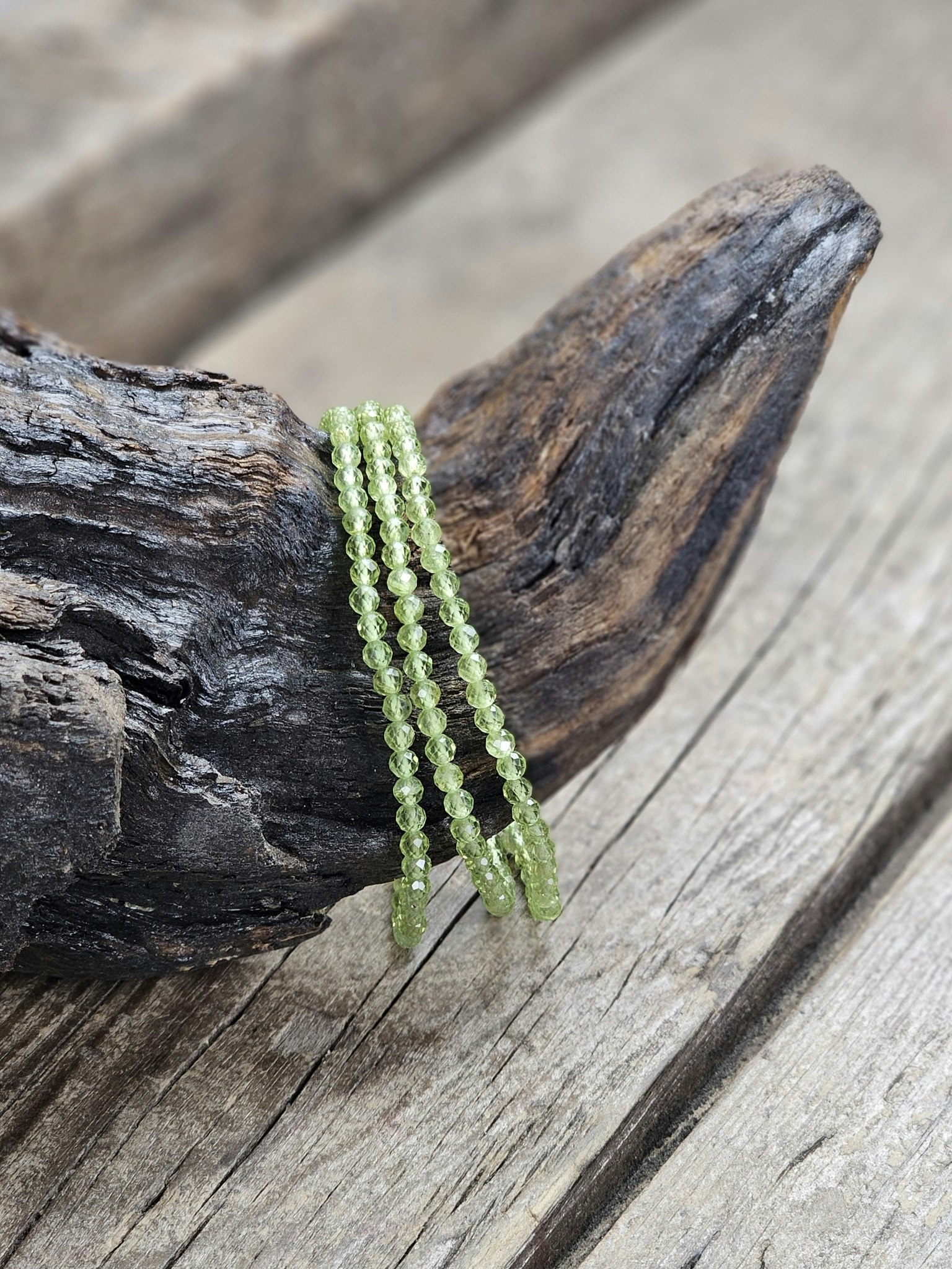 Peridot (Olivin), armband 4mm facetterade pärlor