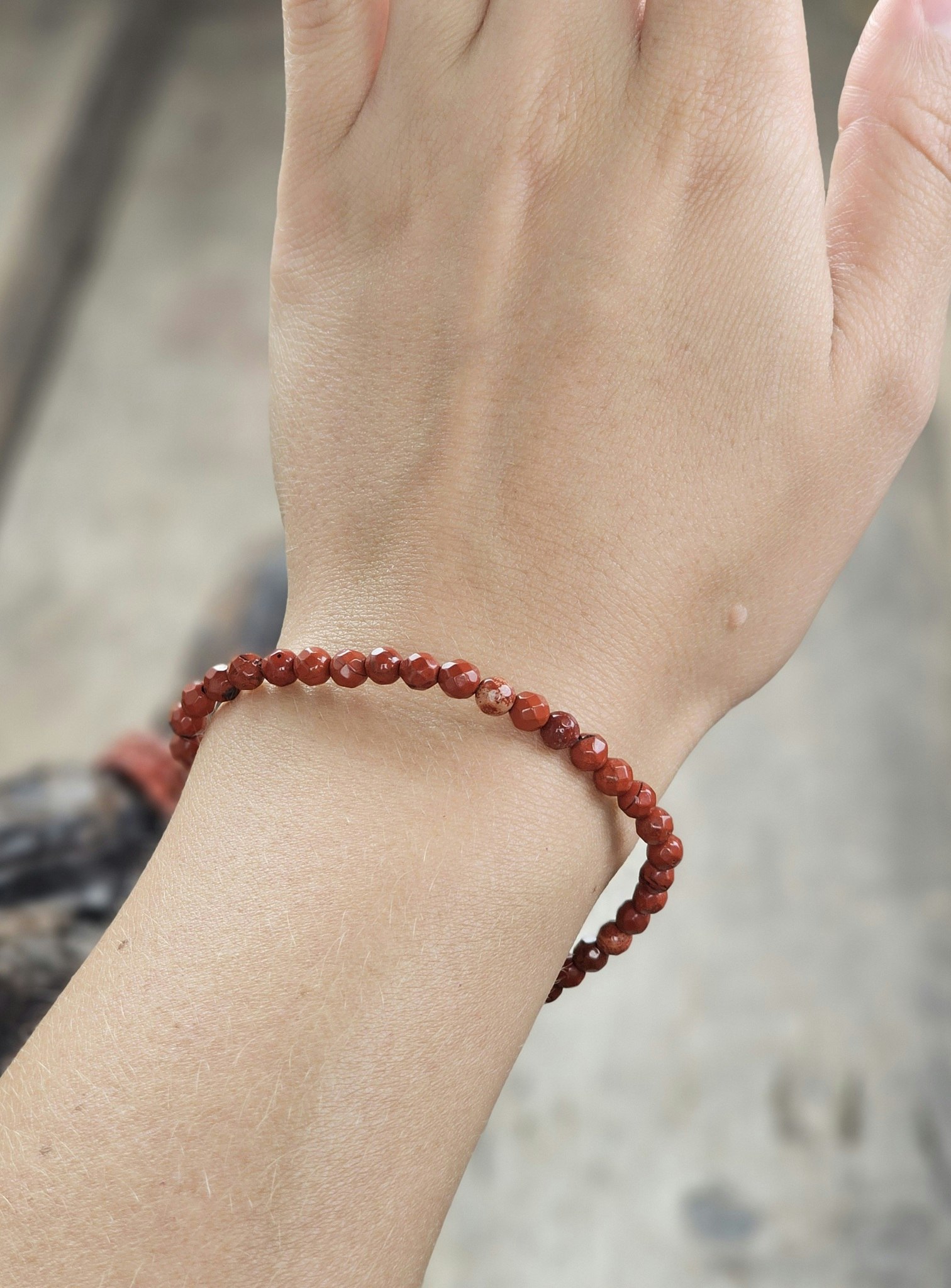 Röd Jaspis, armband 4mm facetterade pärlor