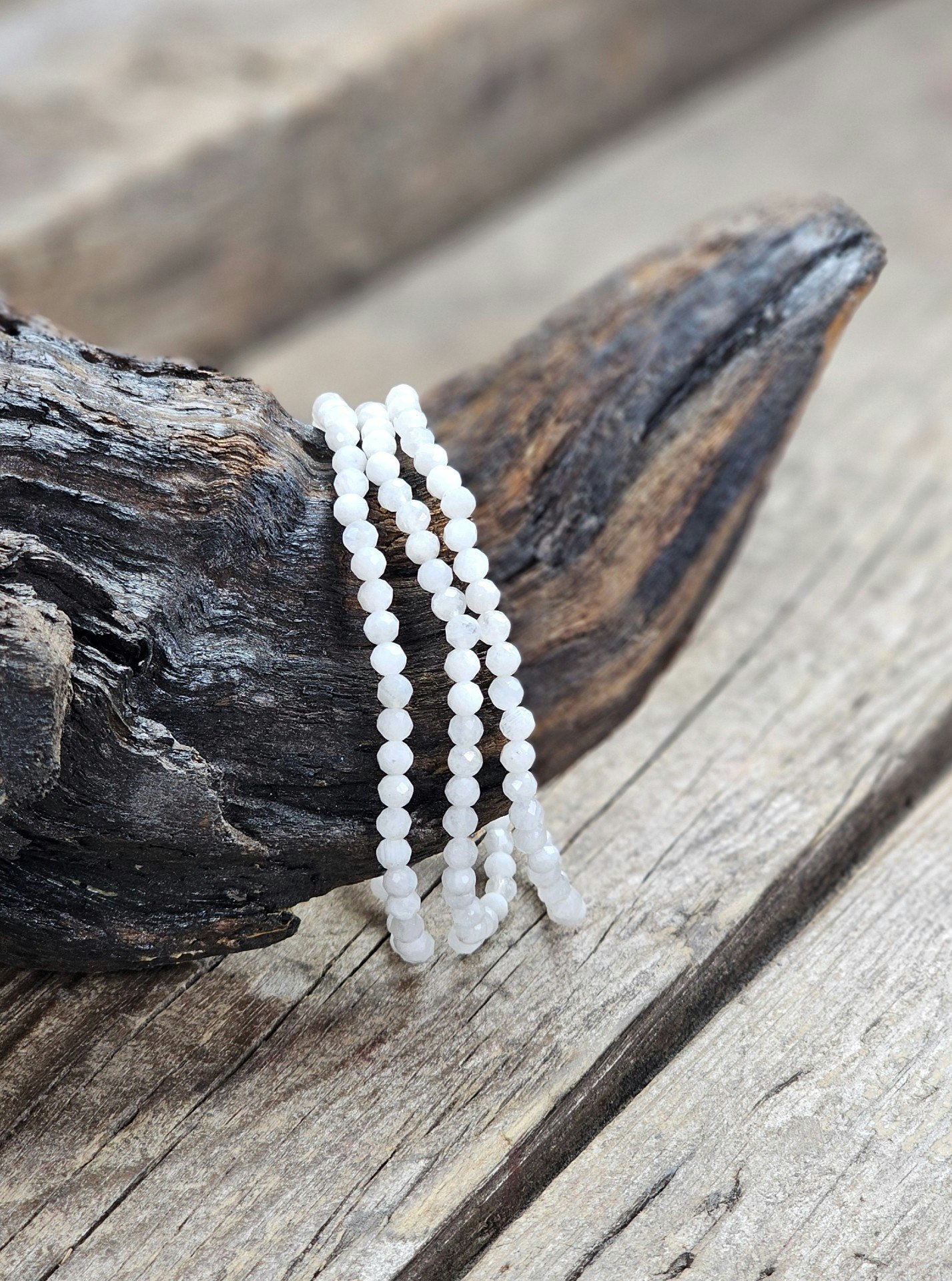 Vit Regnbågsmånsten, armband 4mm facetterade pärlor