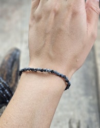 Snöflingeobsidian, armband 4mm facetterade pärlor
