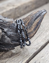 Snöflingeobsidian, armband 4mm facetterade pärlor
