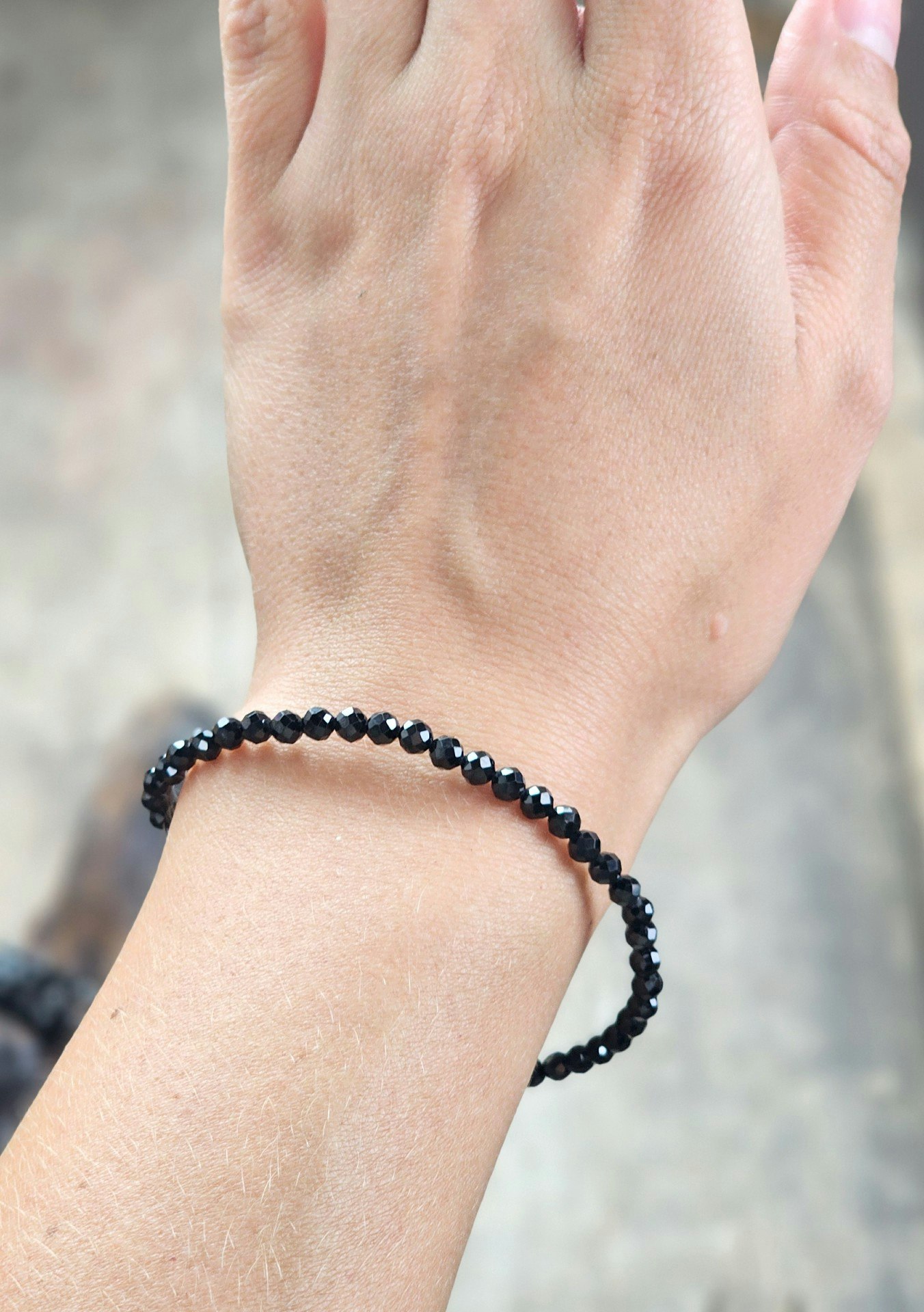 Svart Spinell, armband 4mm facetterade pärlor