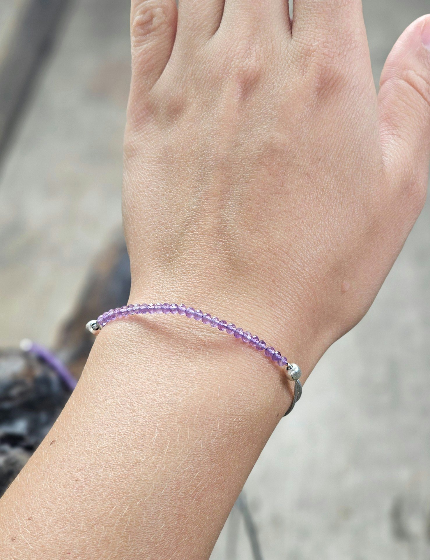 Ametist, armband 3mm facetterade pärlor macramé