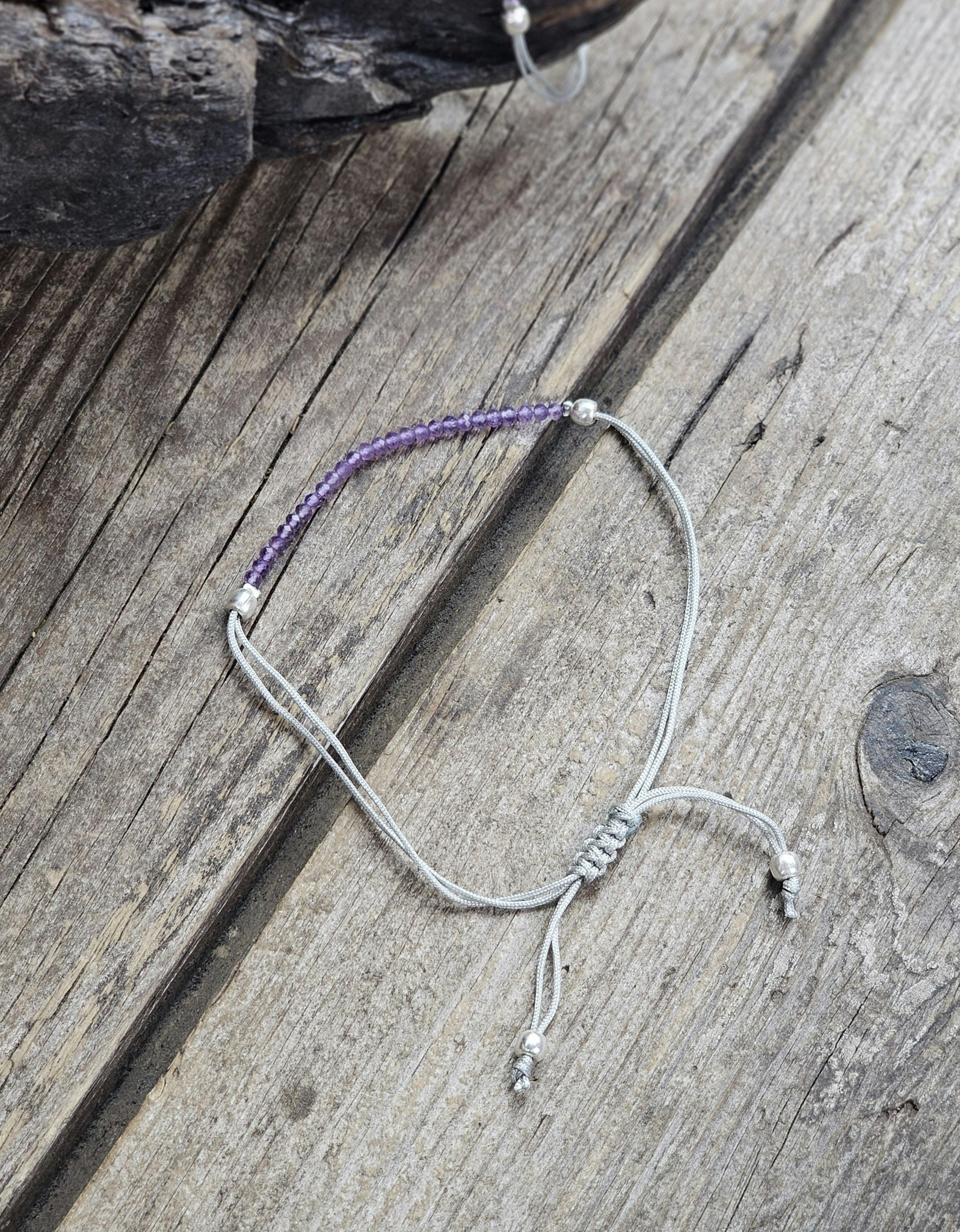 Ametist, armband 3mm facetterade pärlor macramé