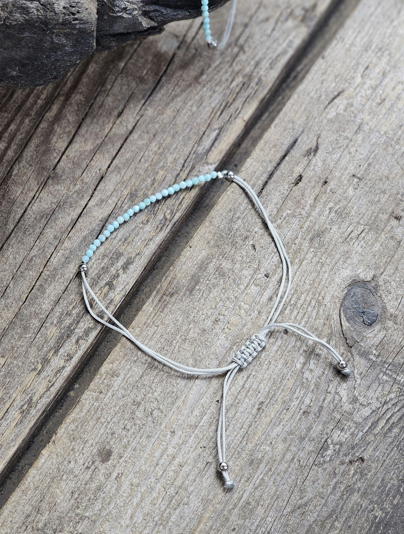 Amazonit, armband 3mm facetterade pärlor macramé