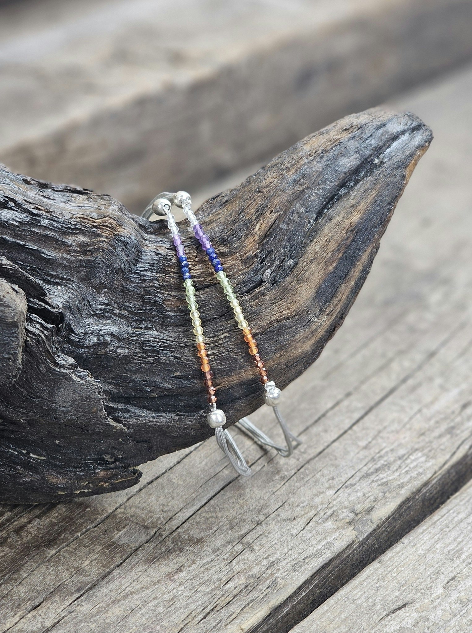 Chakra, armband 3mm facetterade pärlor macramé
