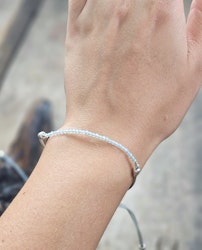 Blå Topas, armband 3mm facetterade pärlor macramé