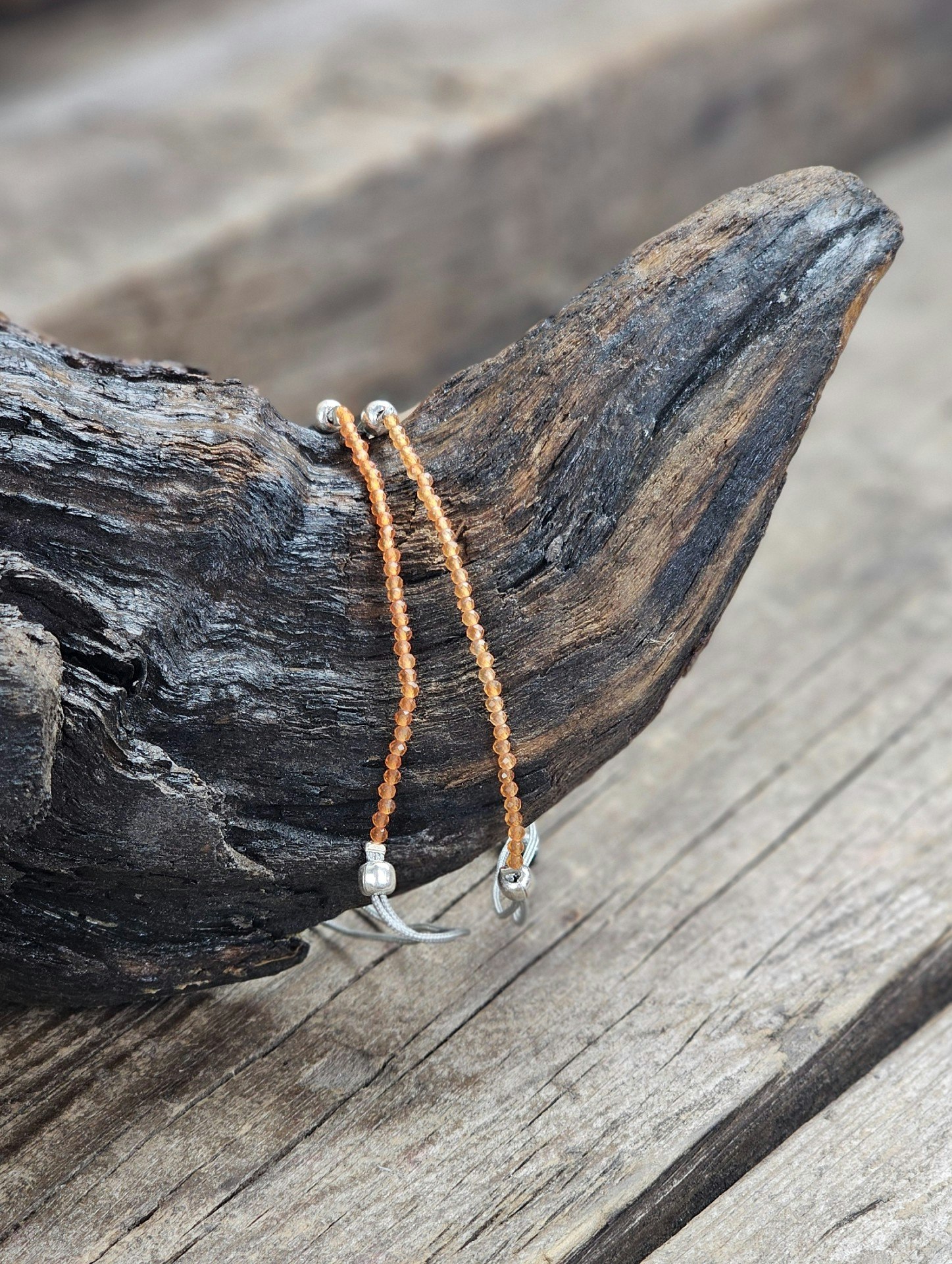 Karneol, armband 3mm facetterade pärlor macramé