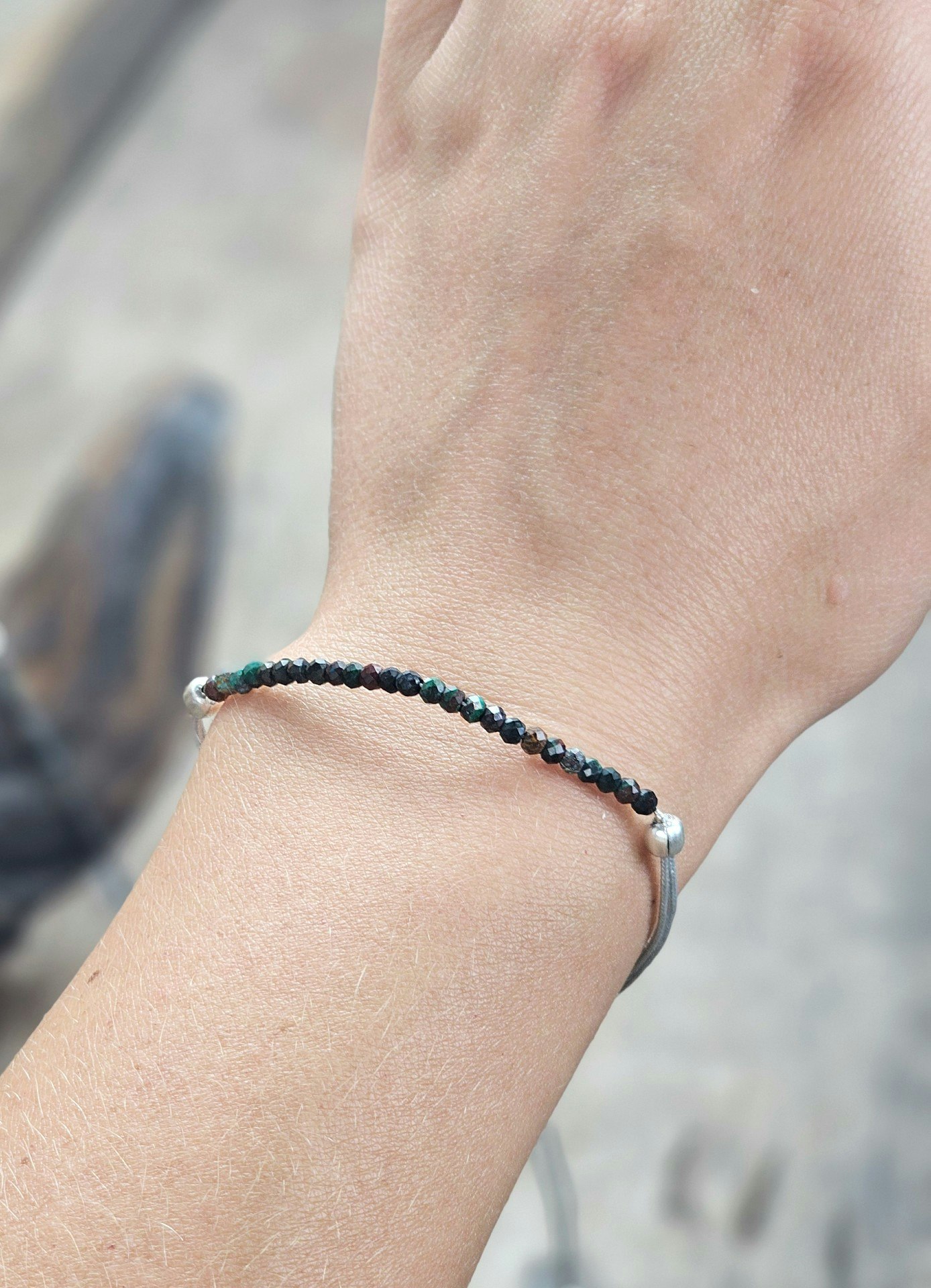 Krysokolla, armband 3mm facetterade pärlor macramé