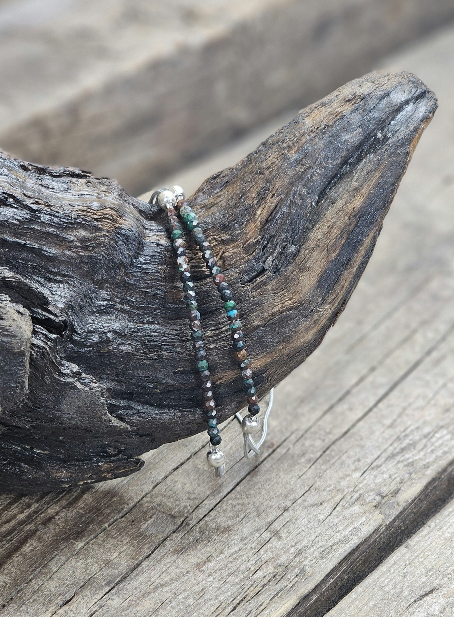 Krysokolla, armband 3mm facetterade pärlor macramé