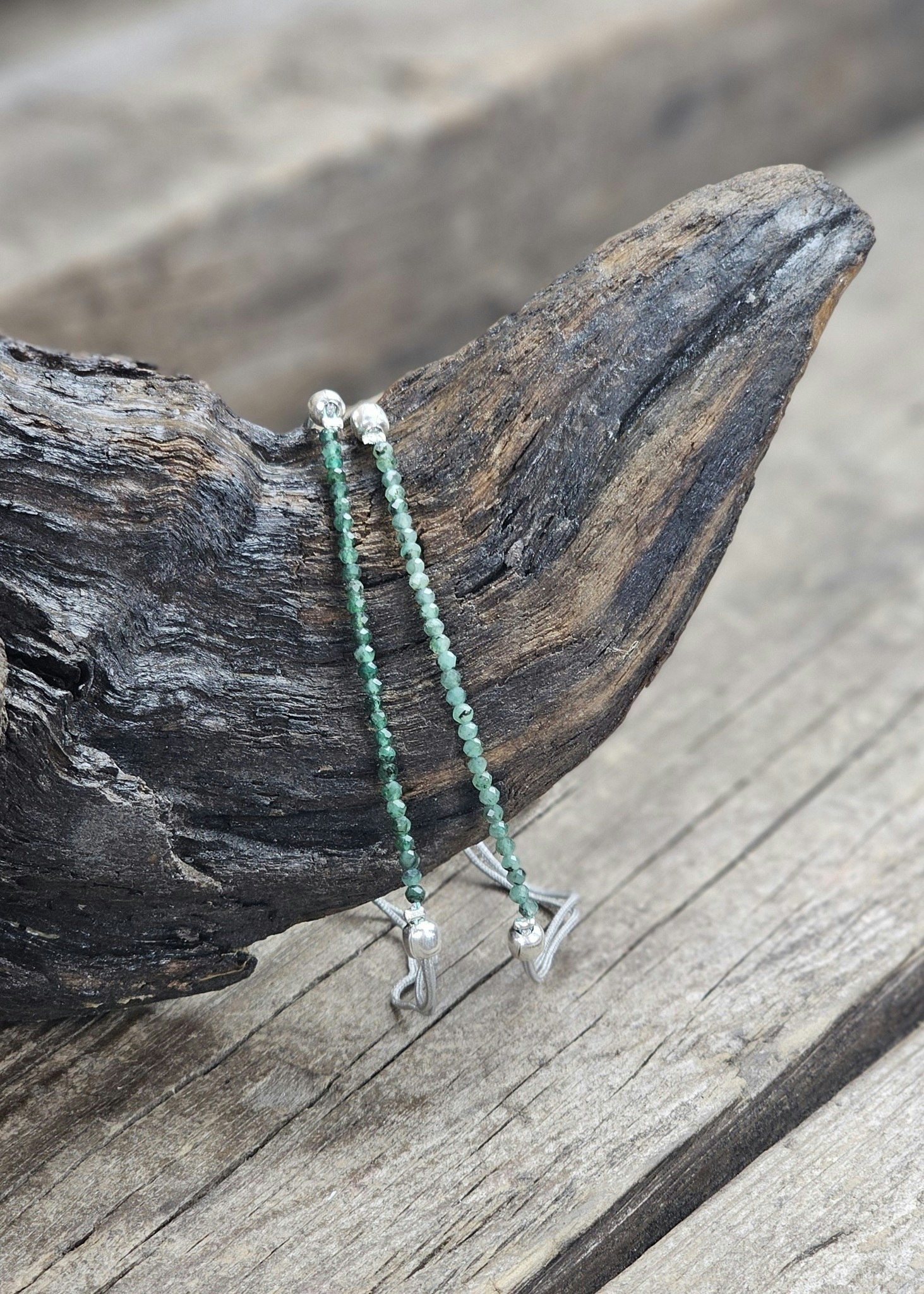 Smaragd, armband 3mm facetterade pärlor macramé