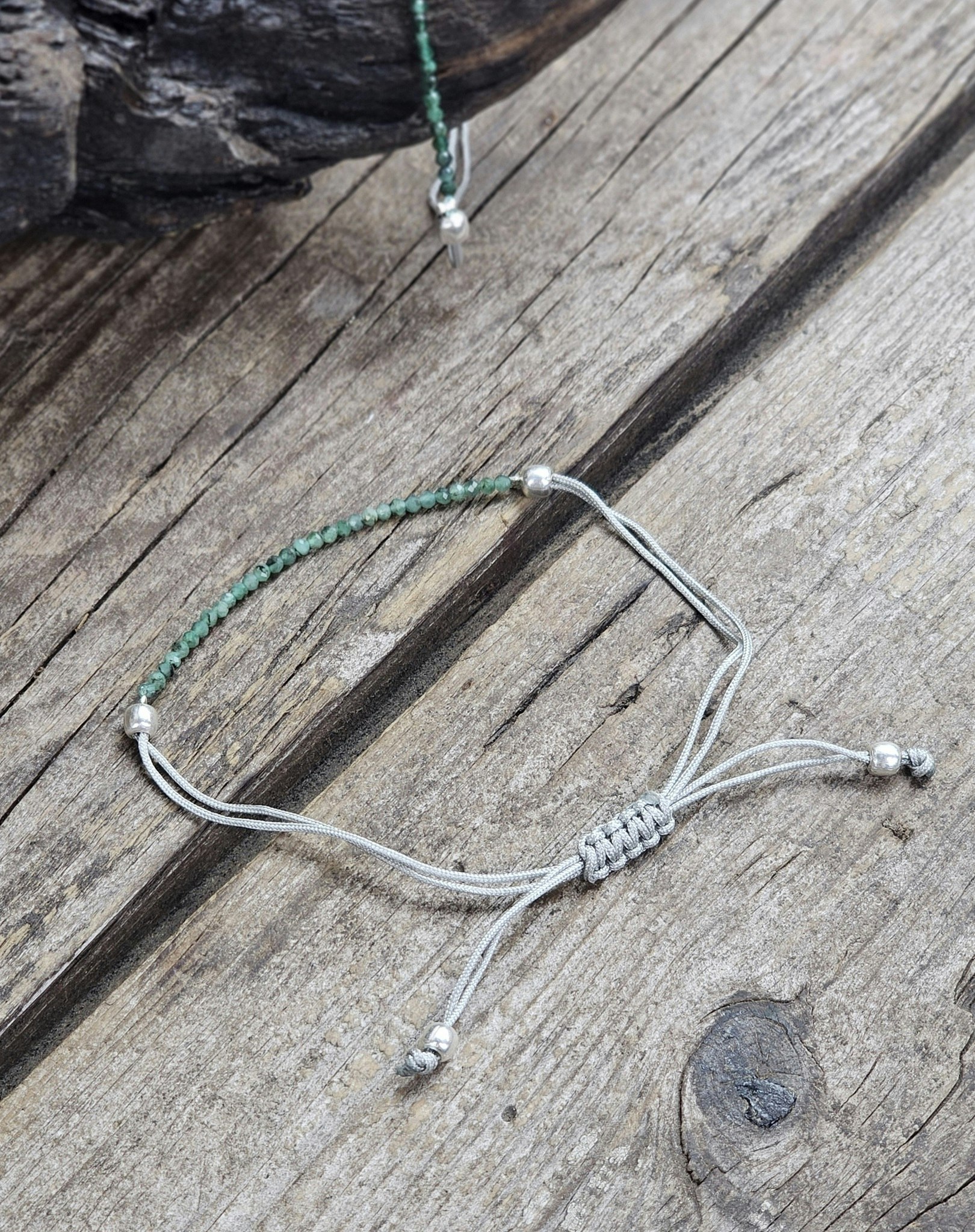 Smaragd, armband 3mm facetterade pärlor macramé