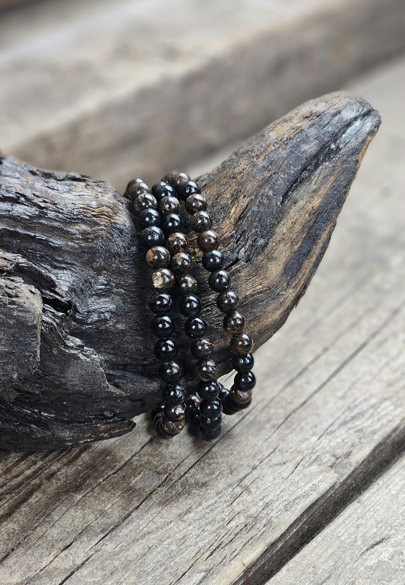 Biotit (Mica), armband 6mm runda pärlor