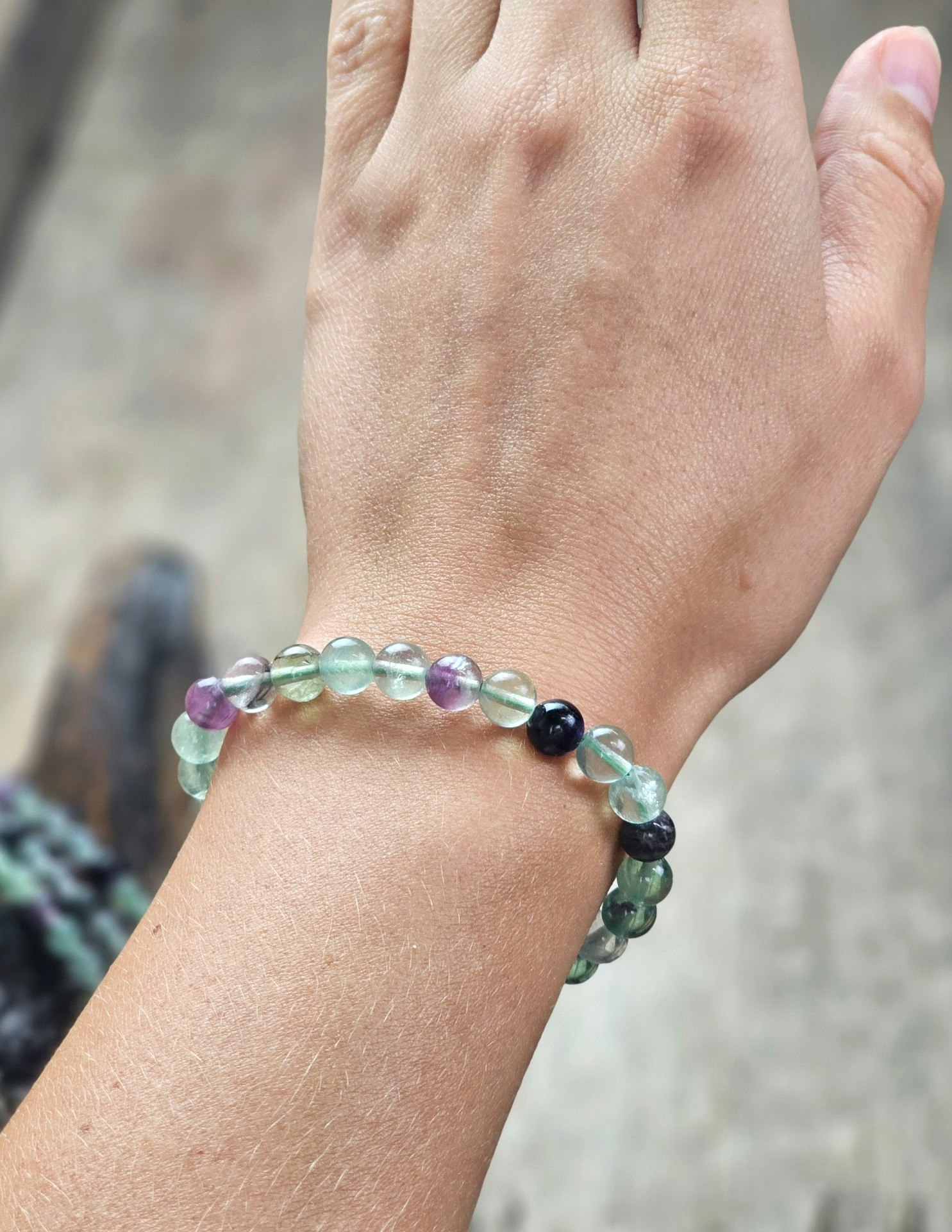 Regnbågsfluorit, armband 6mm runda pärlor