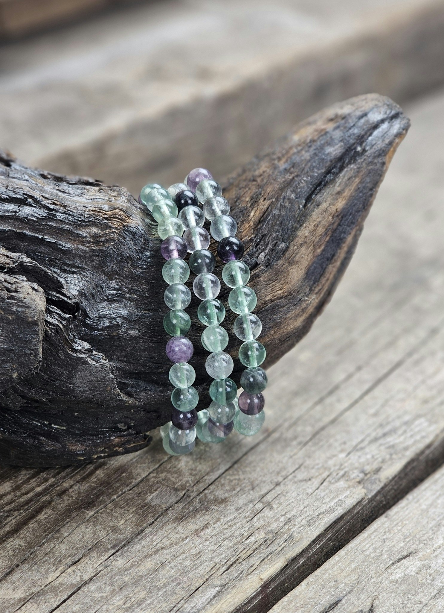 Regnbågsfluorit, armband 6mm runda pärlor