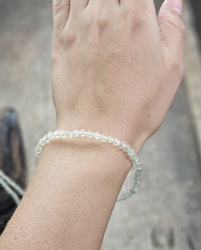 Prehnit, armband 4mm facetterade pärlor