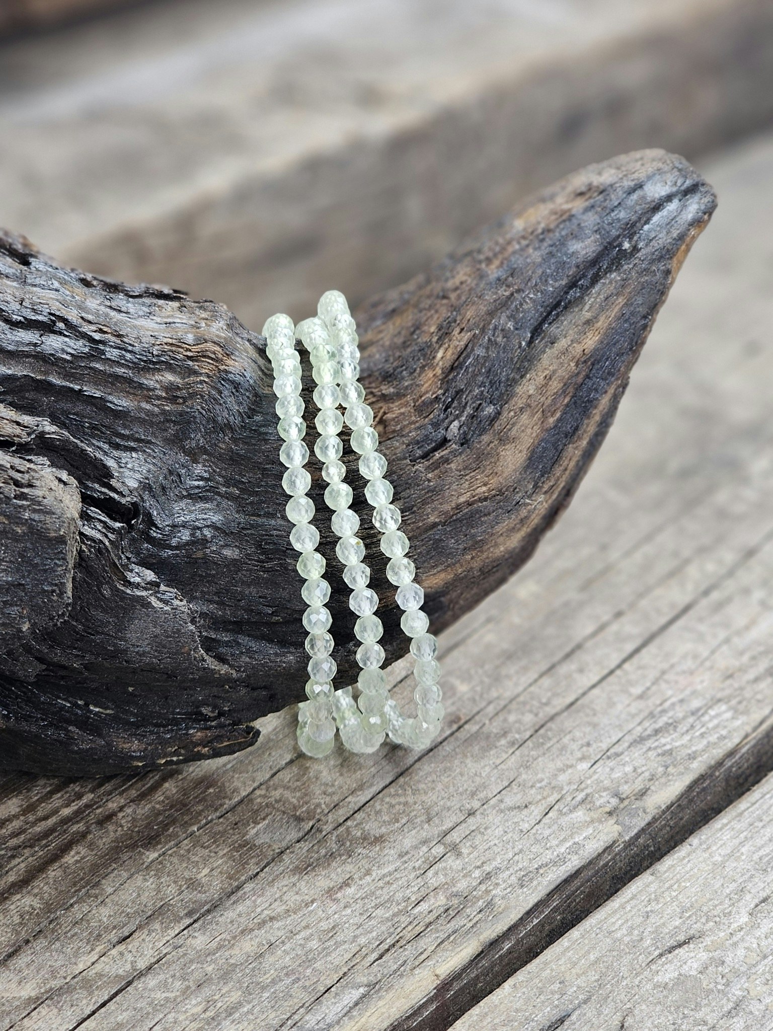 Prehnit, armband 4mm facetterade pärlor