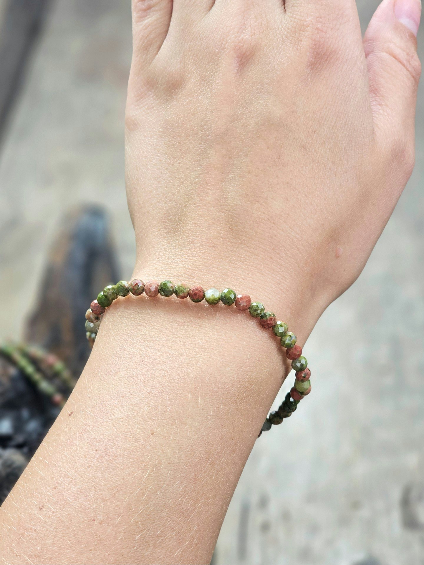 Unakit, armband 4mm facetterade pärlor