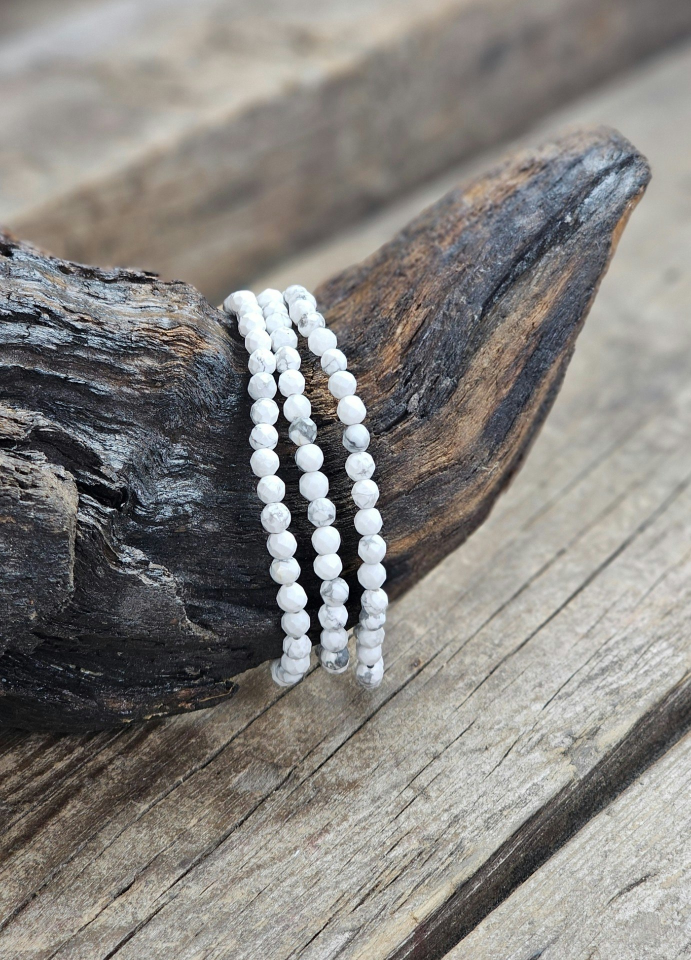 Howlit, armband 4mm facetterade pärlor
