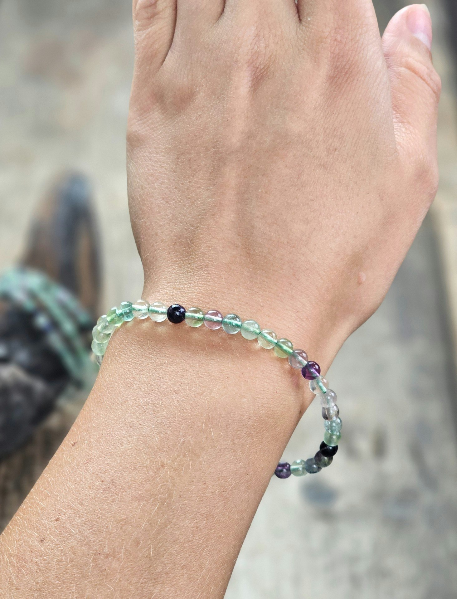Regnbågsfluorit, armband 4mm runda pärlor