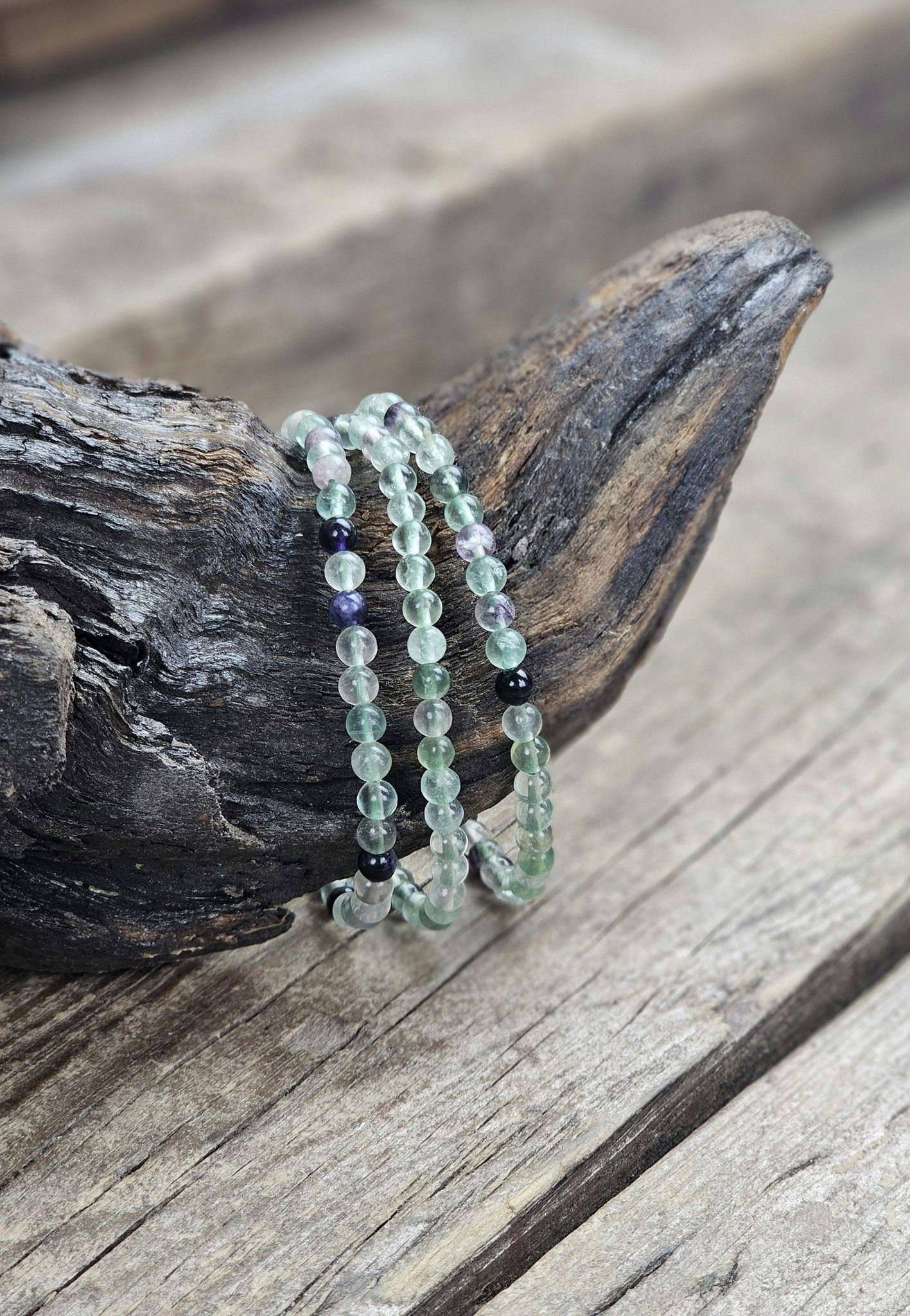 Regnbågsfluorit, armband 4mm runda pärlor