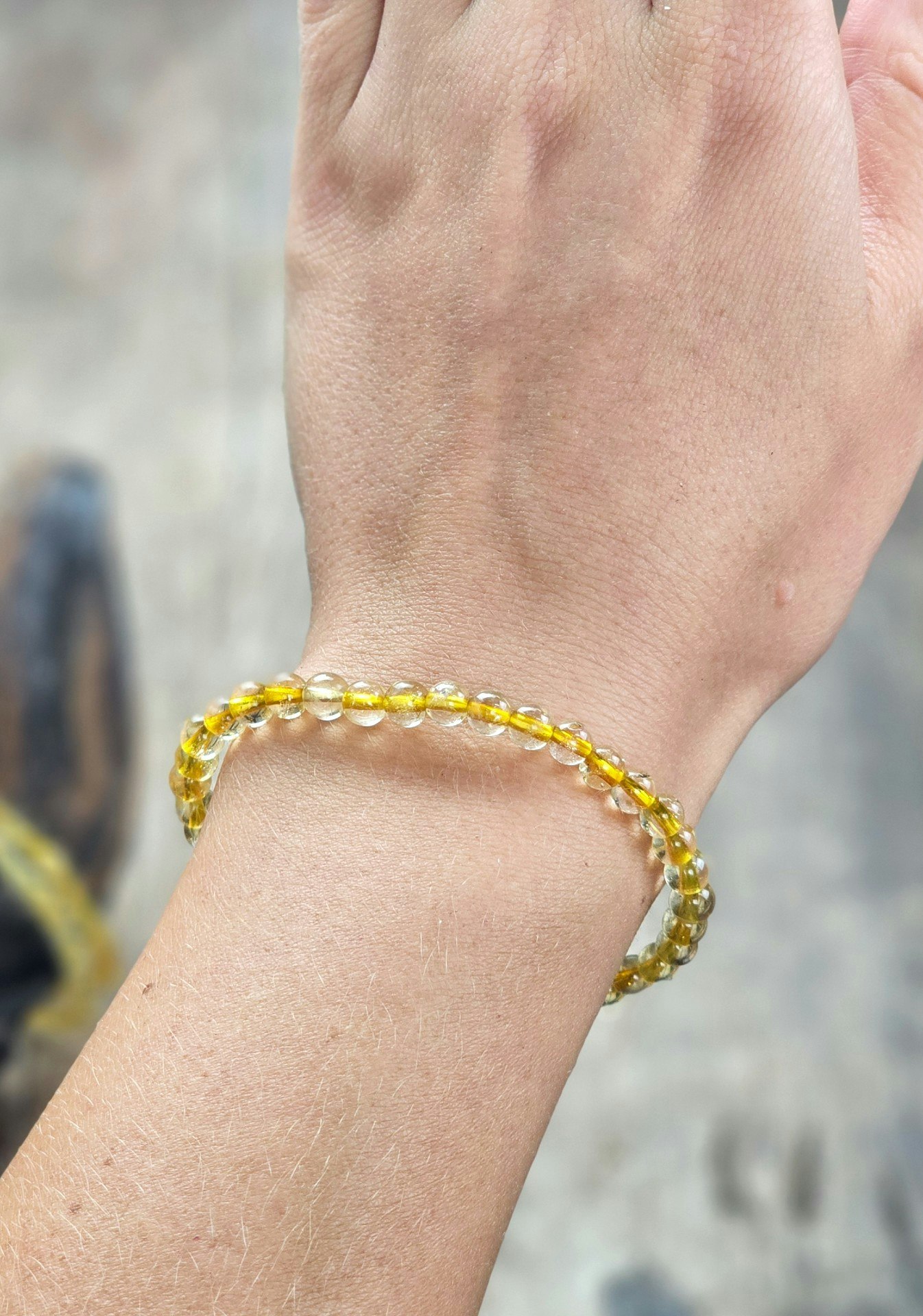 Guldrutilkvarts #2, armband 4mm runda pärlor