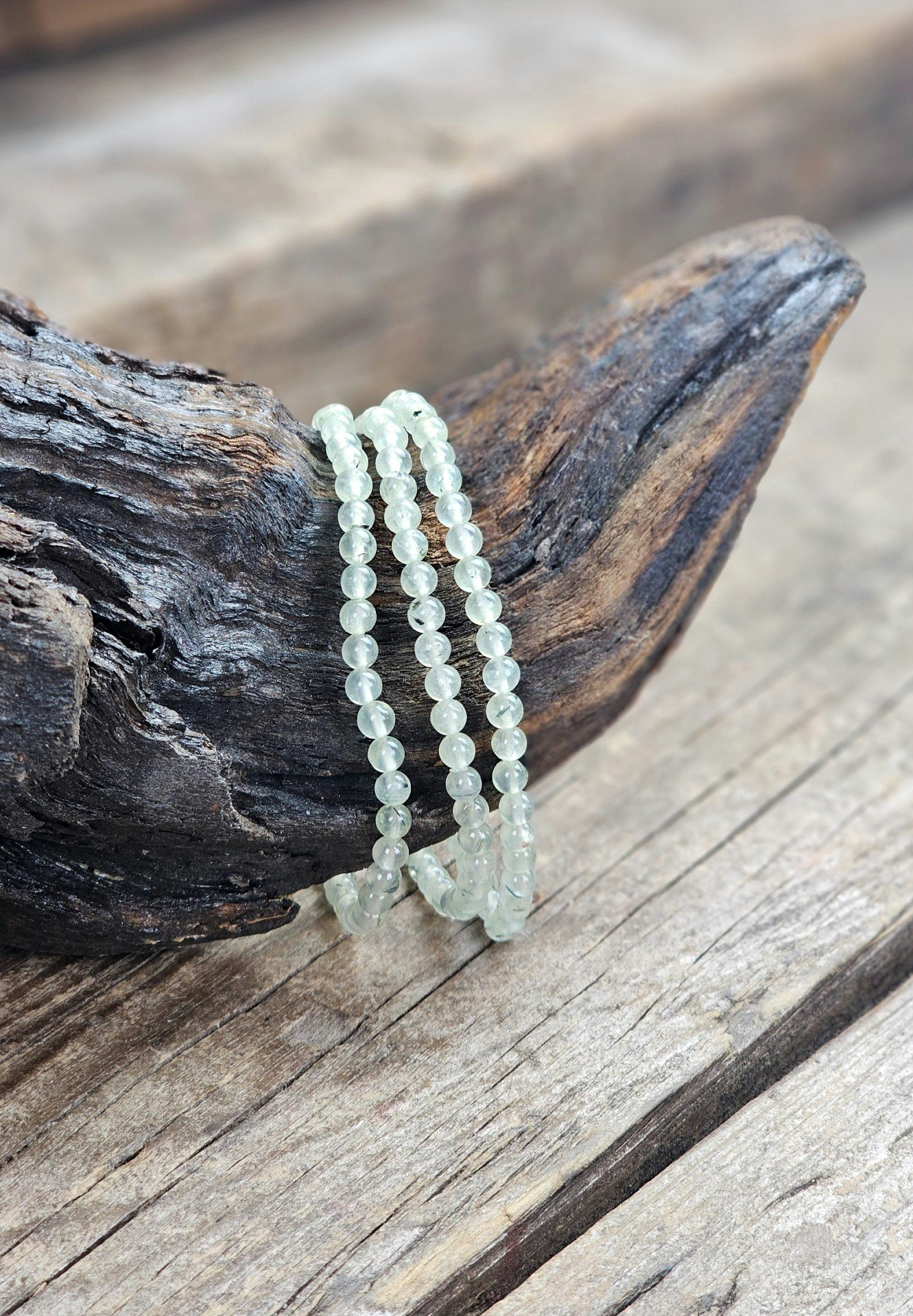 Prehnit, armband 4mm runda pärlor