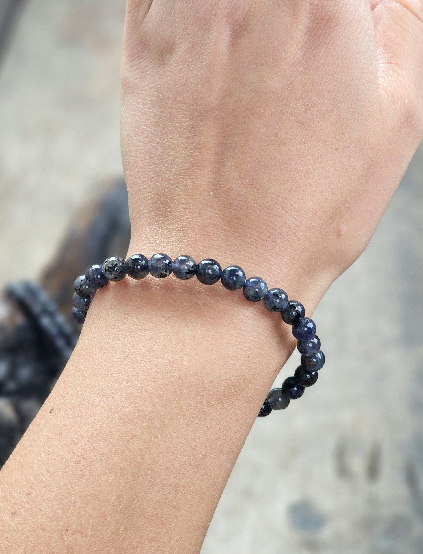 Iolit (Vattensafir), armband 6mm runda pärlor