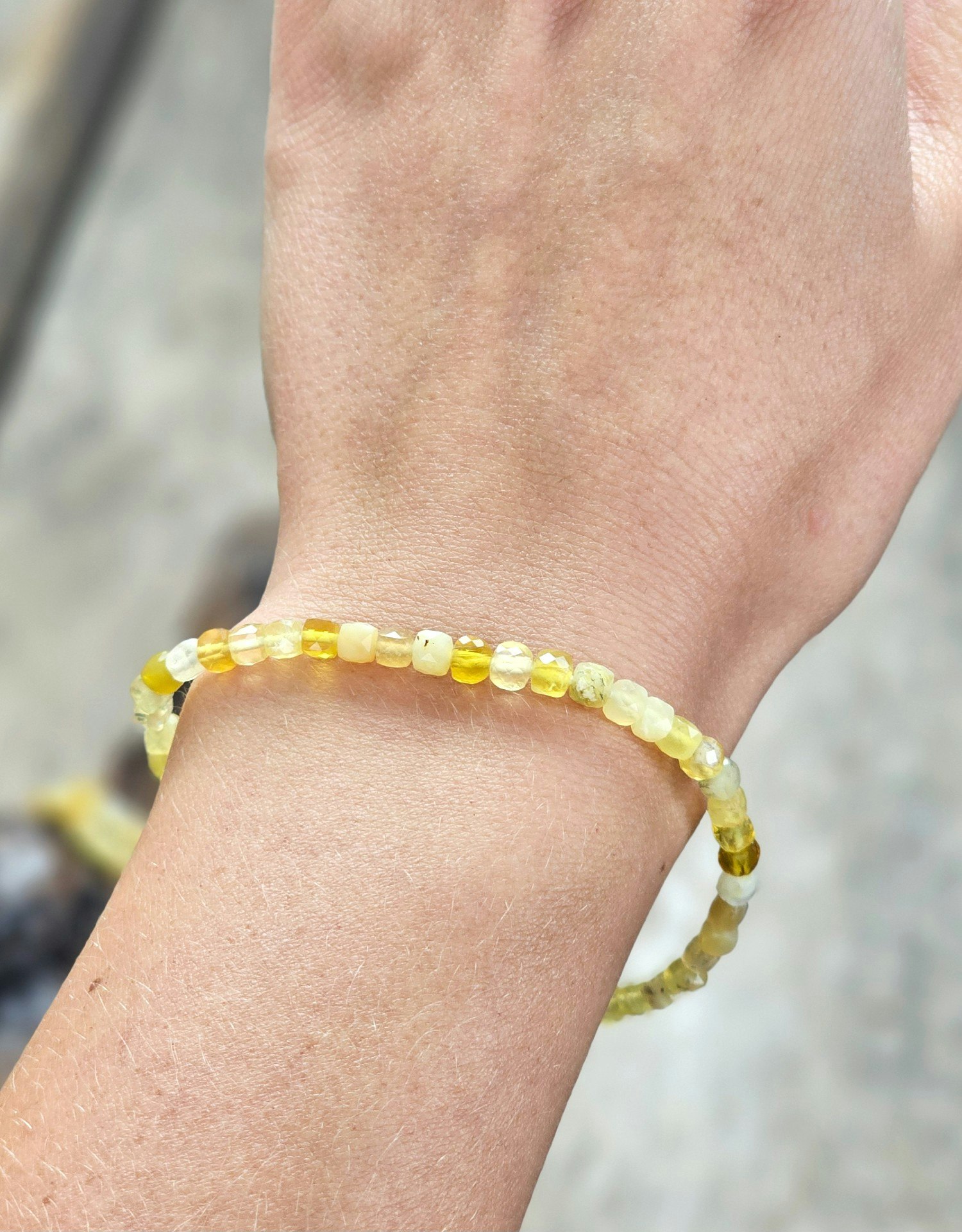 Gul Opal, armband 4mm facetterade pärlor
