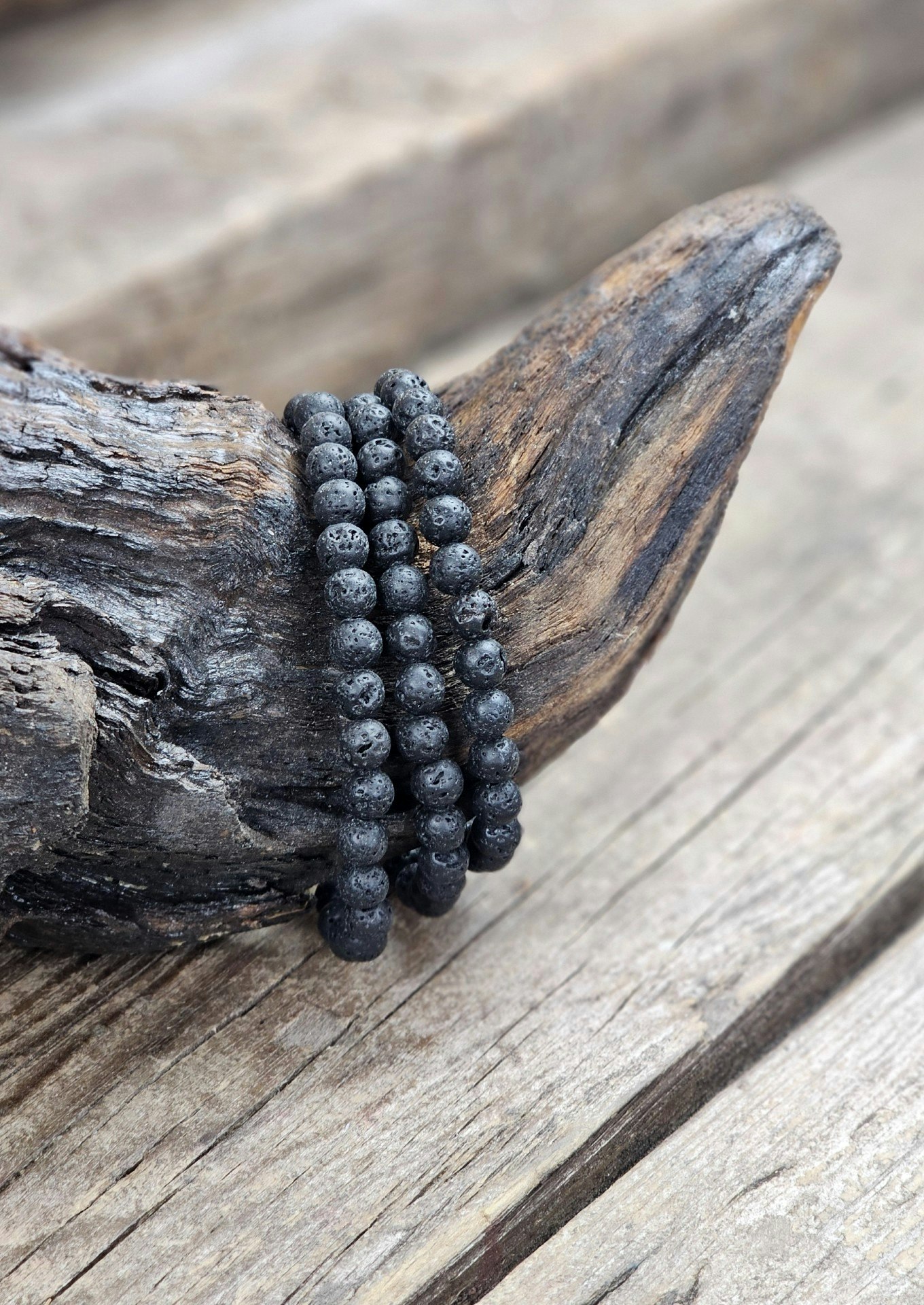Lavasten, armband 6mm runda pärlor
