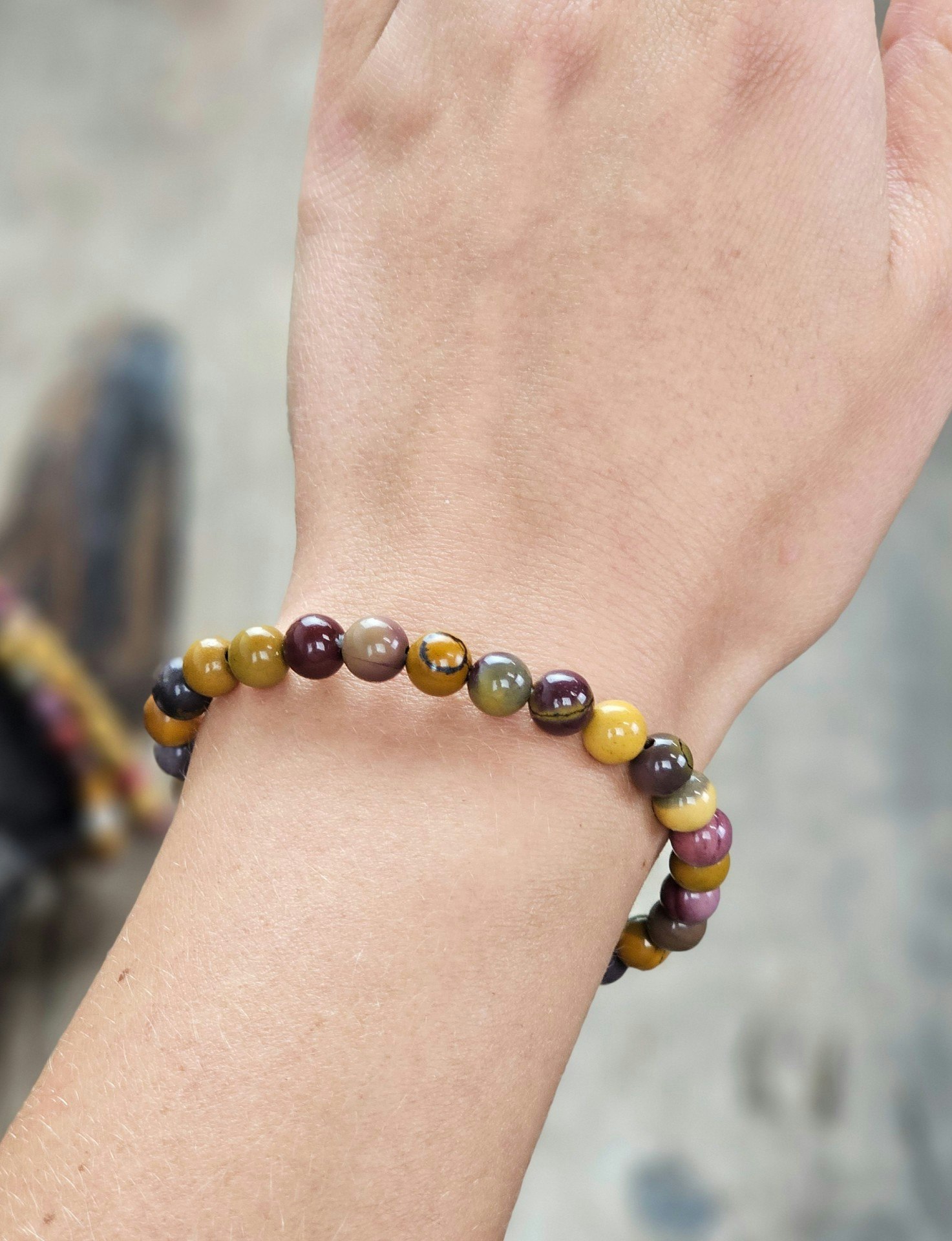 Mookaitjaspis, armband 6mm runda pärlor