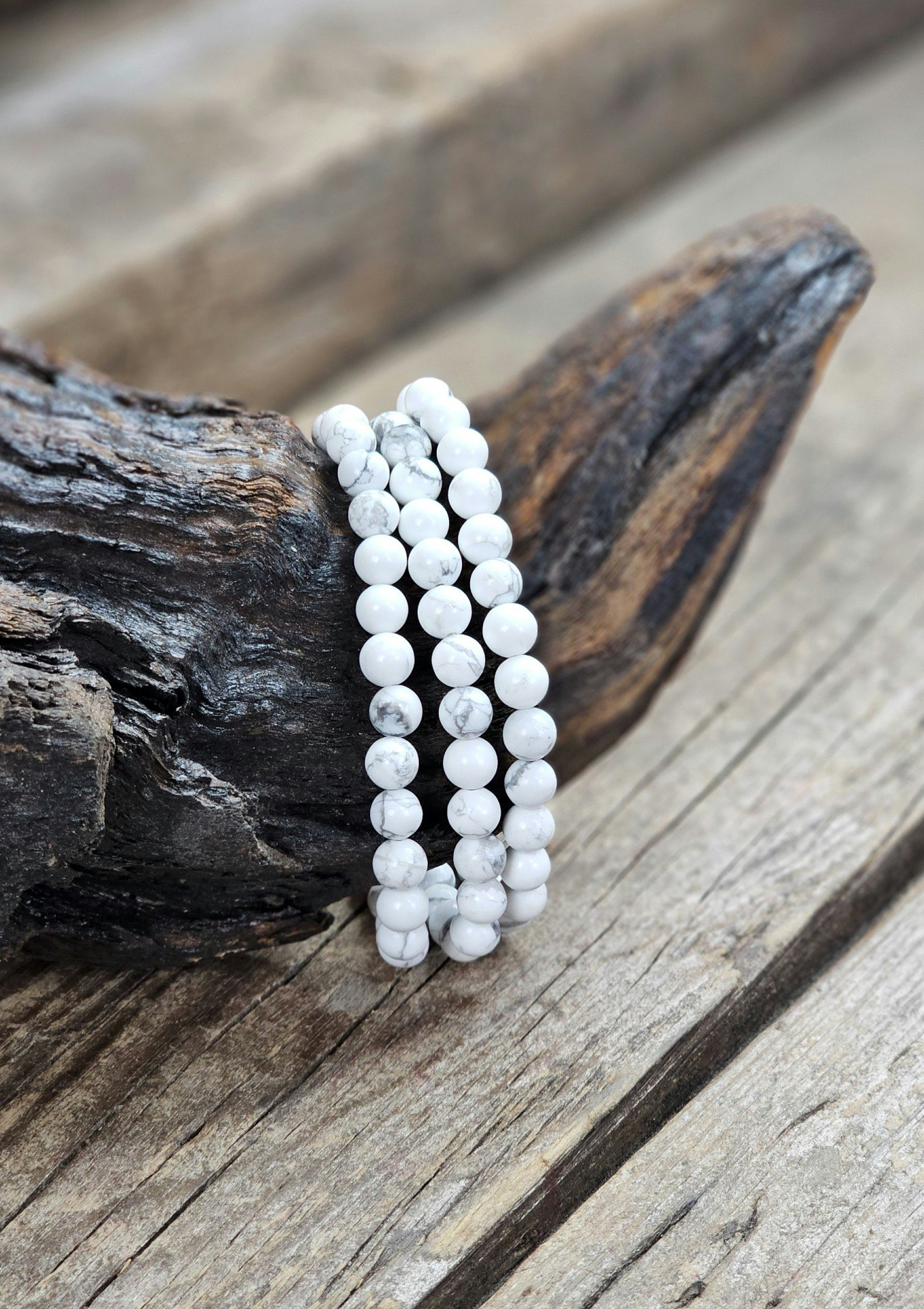 Howlit, armband 6mm runda pärlor