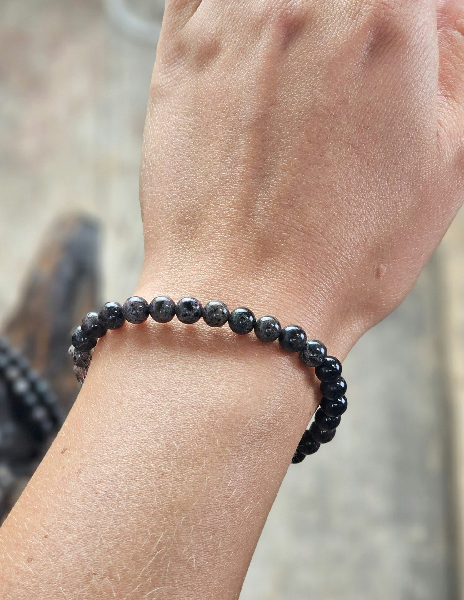 Svart Opal, armband 6mm runda pärlor